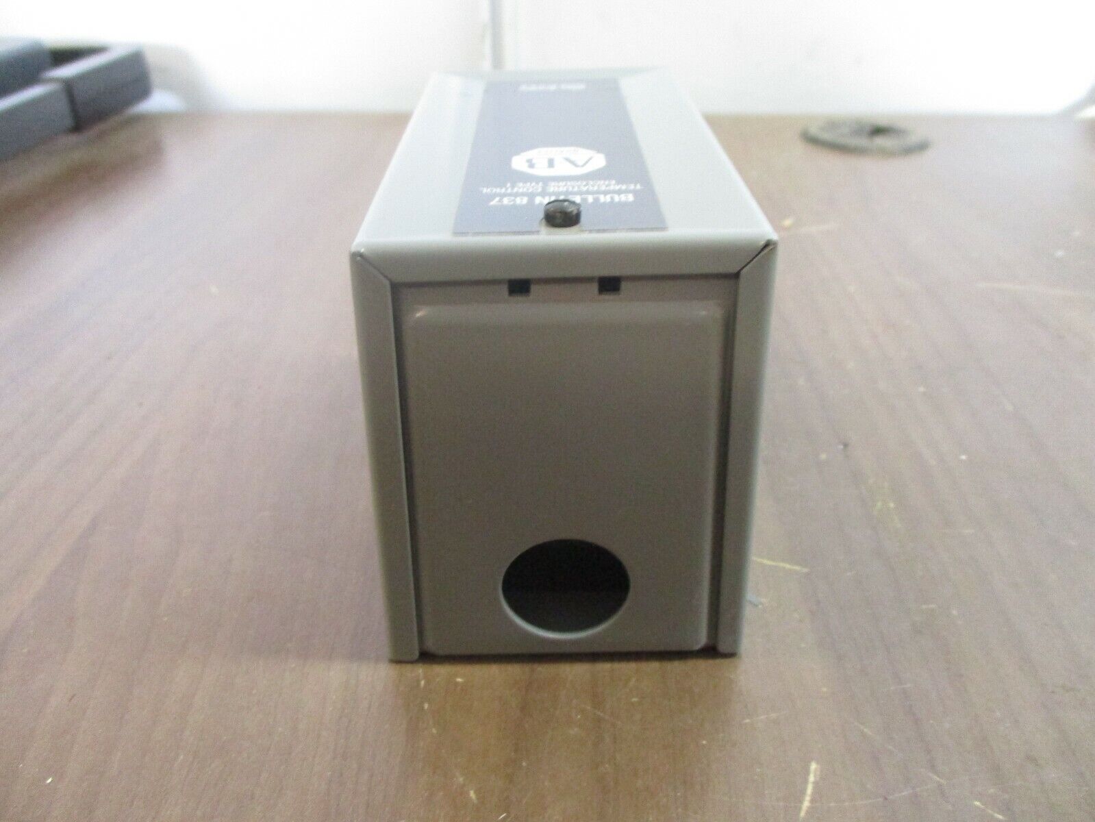 Allen-Bradley Temperature Control 837-V3A Ser. A Range: 140-290°F New Surplus