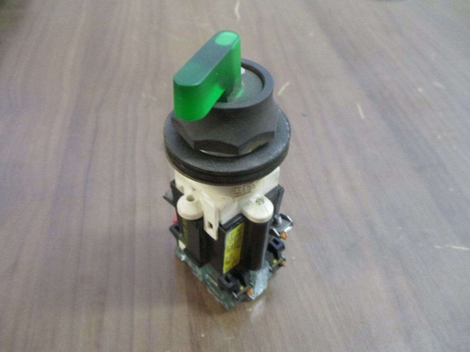 Westinghouse Illuminated Selector Switch PB1T1P Model B 120V 50/60Hz Green Used