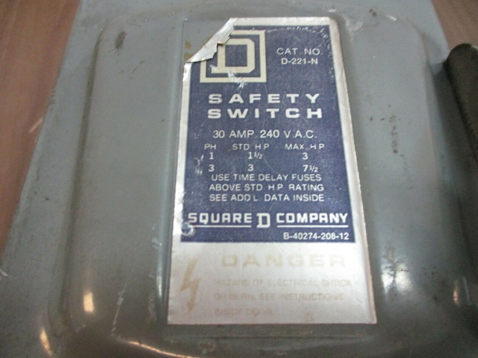 Square D Fusible Safety Switch/Disconnect D-221-N 30A 240V Used