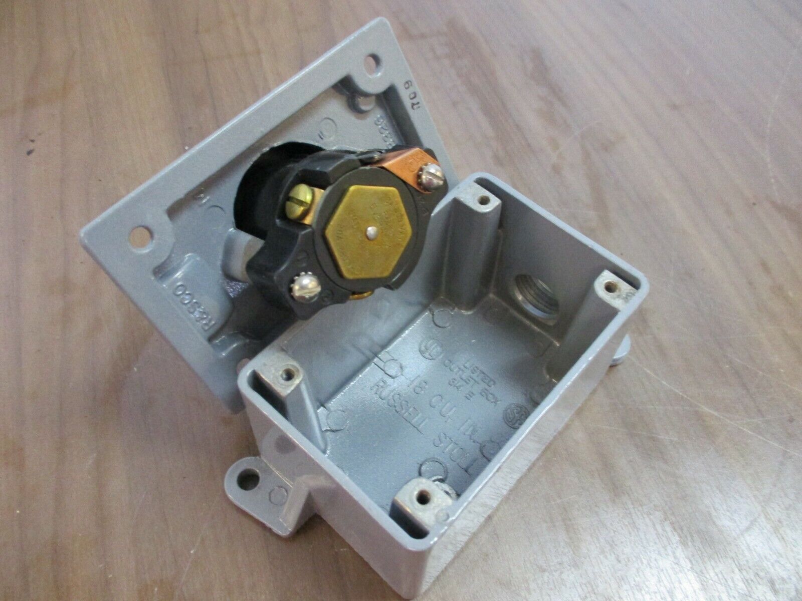Russellstoll  Receptacle 3743  10/20A  250/600VAC 3P 3W Used