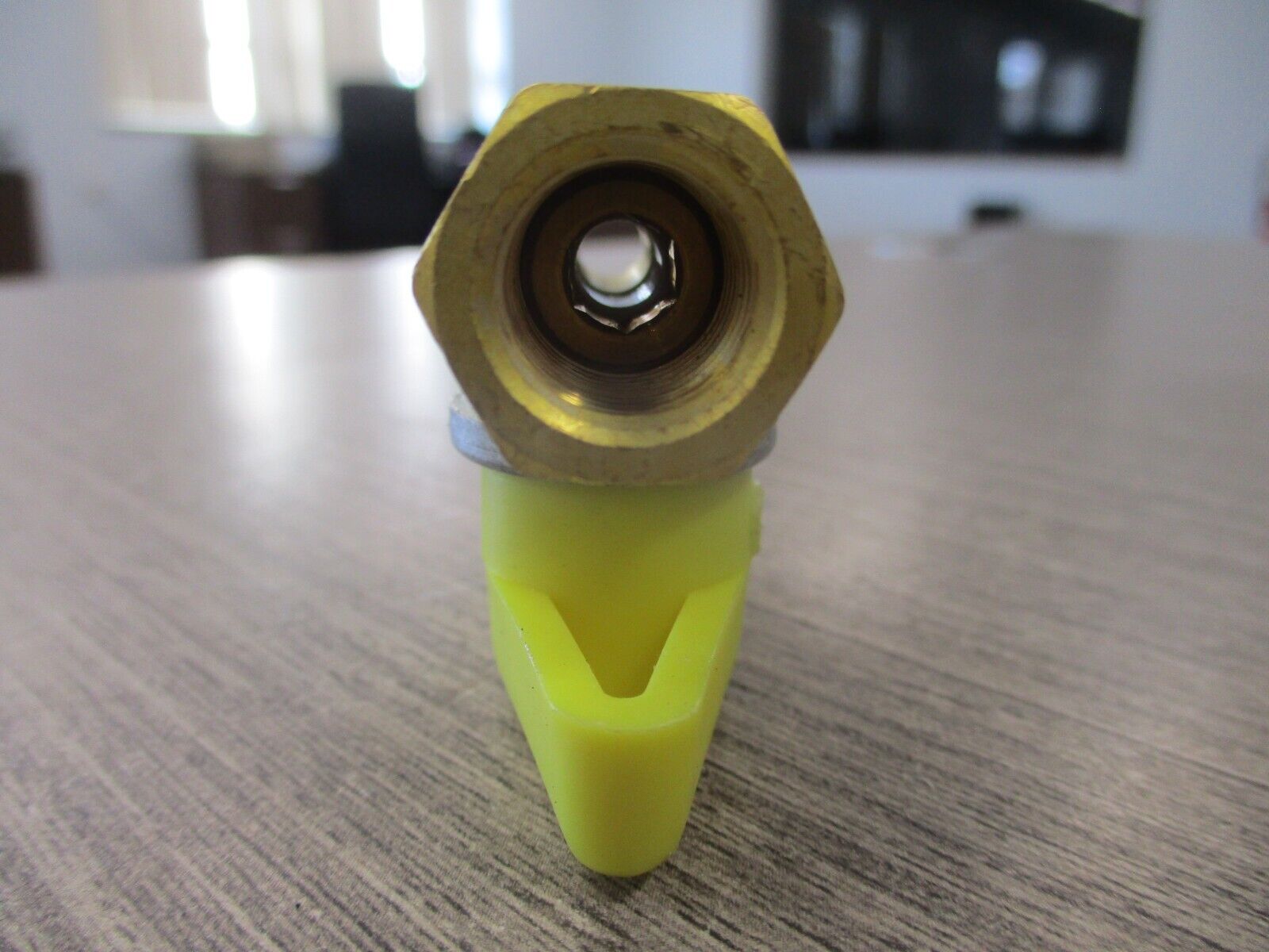 SMC Quick Change Propane Valve G-LP 250 PSI New Surplus