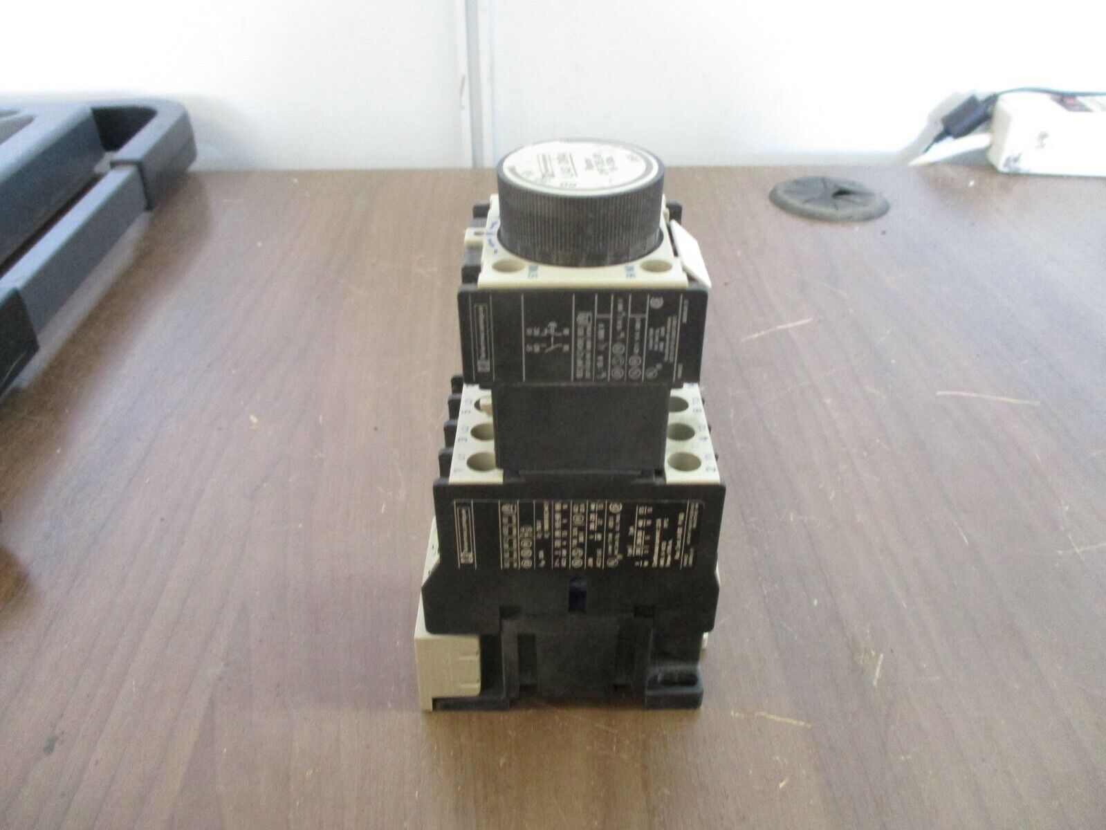 Telemecanique Time Delay Relay LA3 DR4 Off Delay: 10-180s 120V Coil 10A 600V