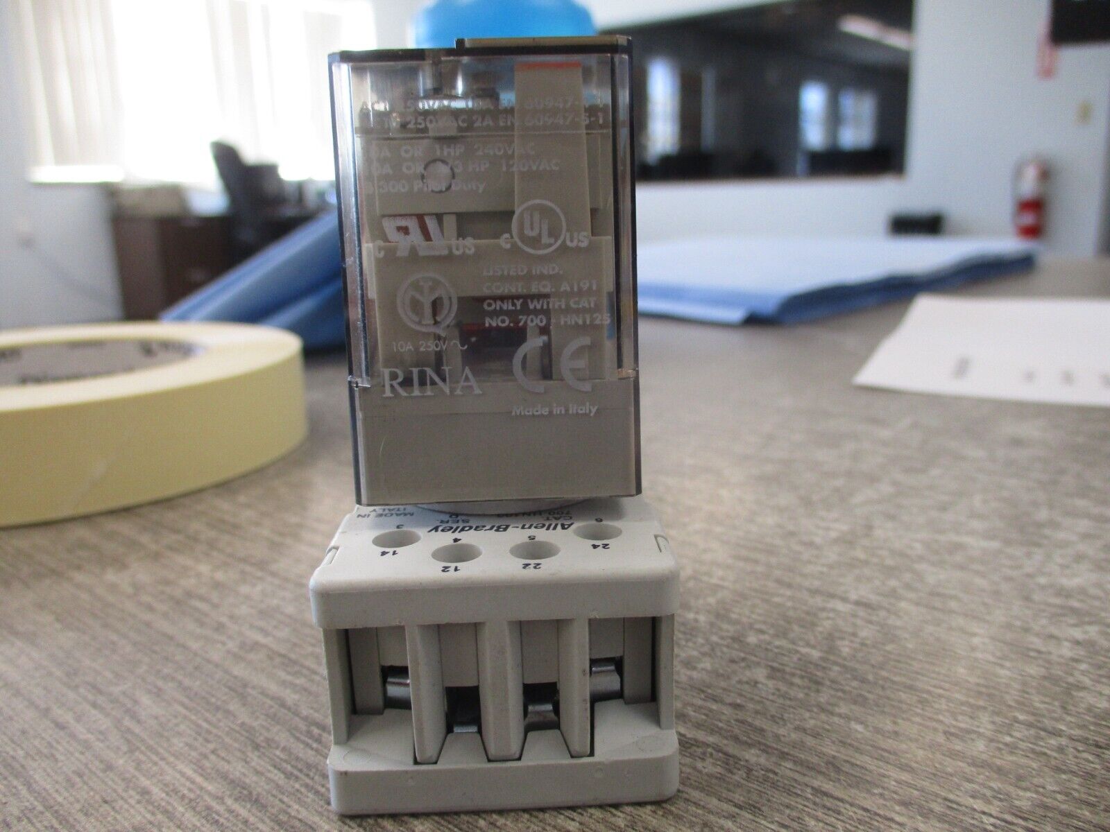 Allen-Bradley Relay w/Base 700-HA32A1 Ser. D 120V Coil Used