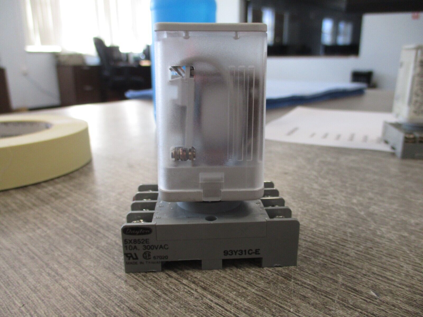 Allen-Bradley Relay w/Base 700-HA32A1 Ser. A 120V Coil Used