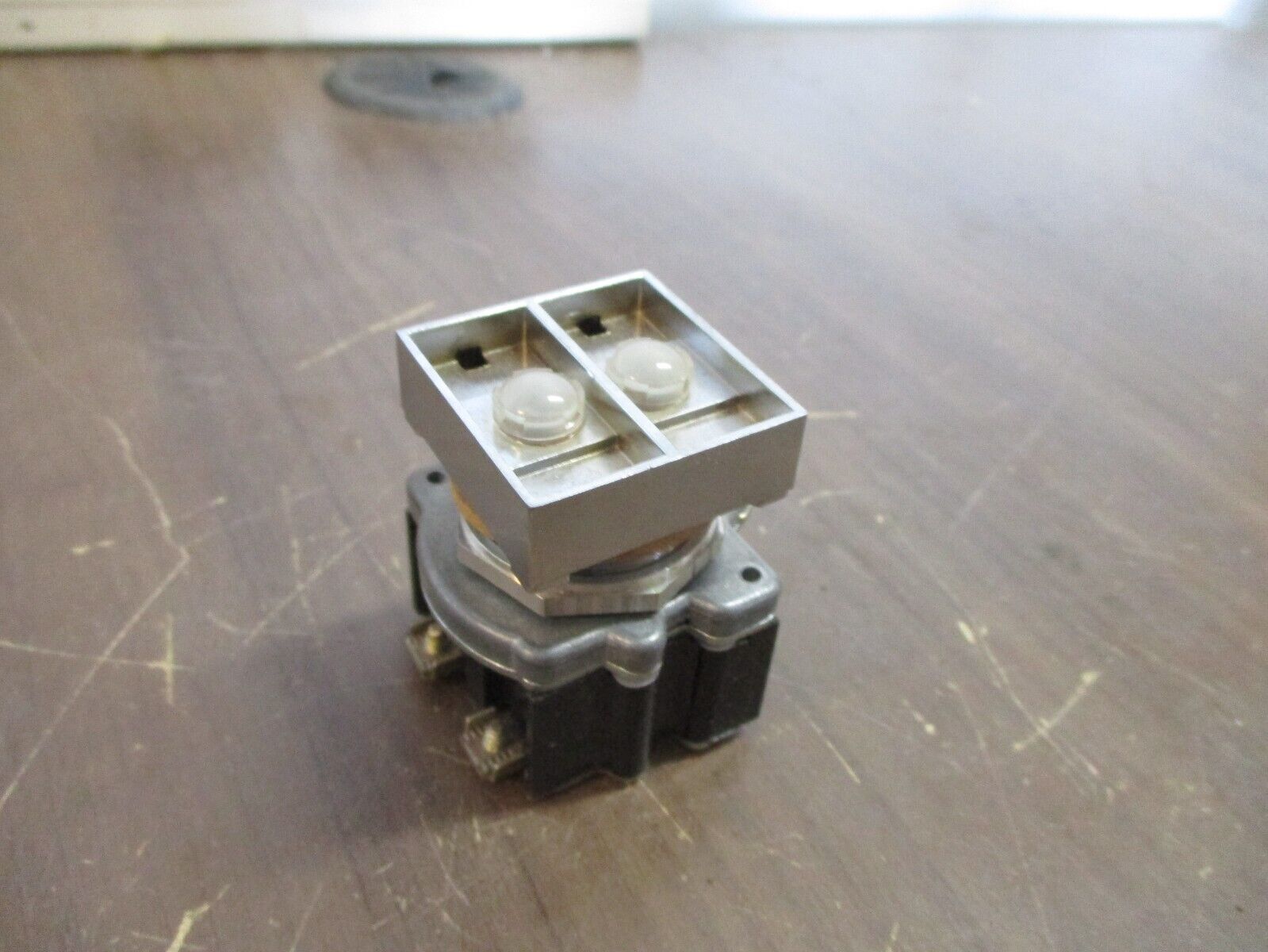 Cutler-Hammer Compact Pushbutton Indicating Light E30CG 12V New Surplus