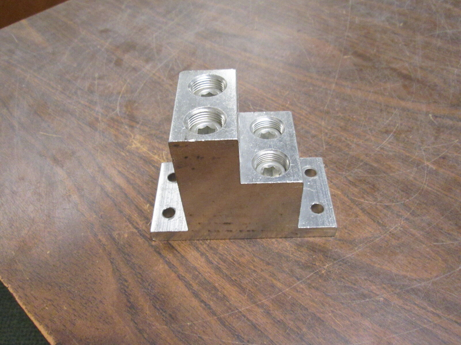 CMC Lug PV4-600 600KCMIL CU9AL Used