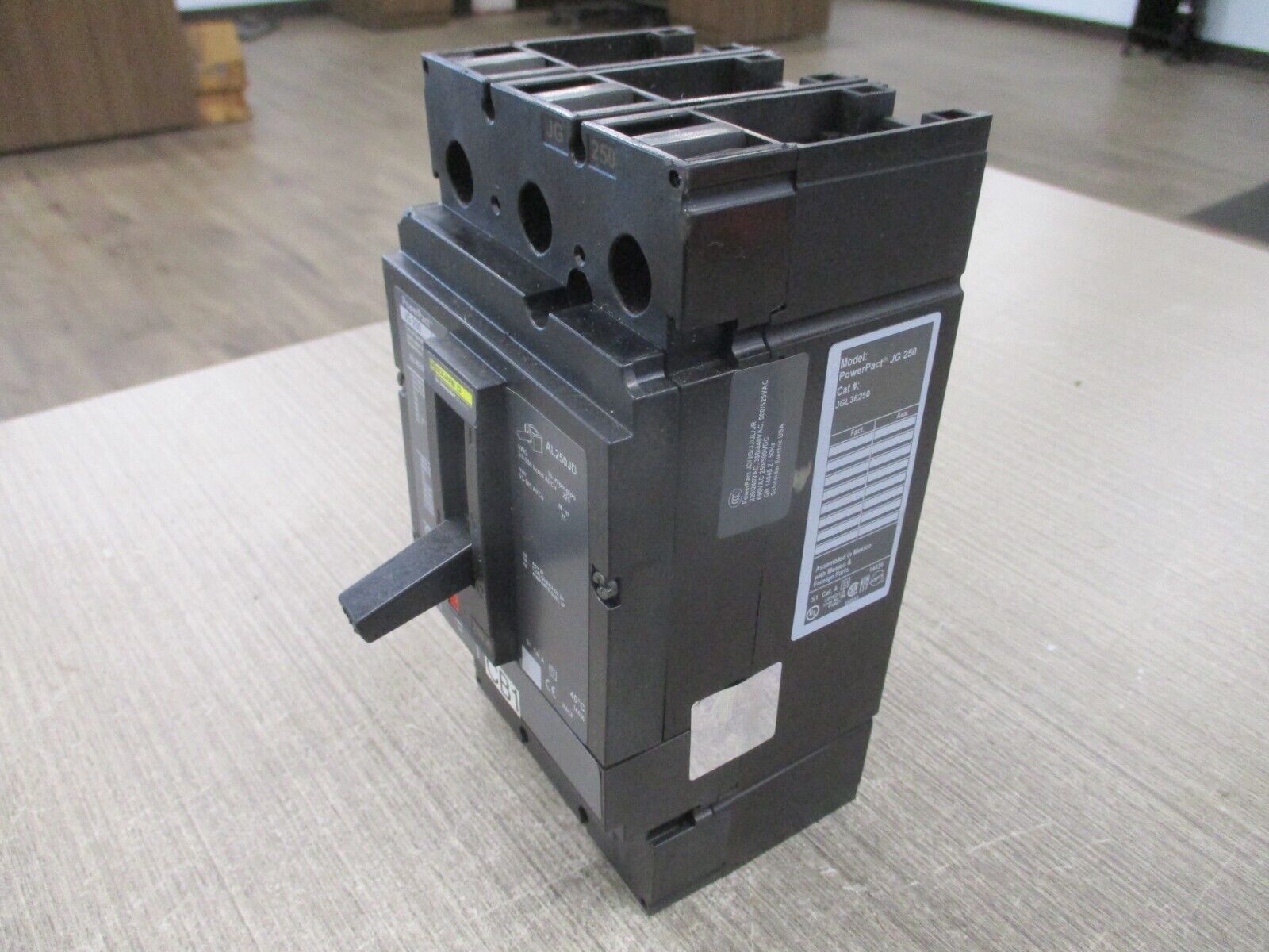 Square D PowerPact JG250 Circuit Breaker JGL36250 250A 600V 3P Used