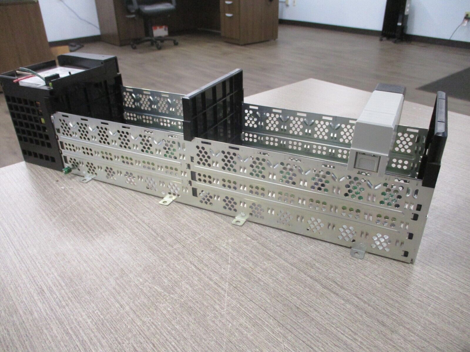 Allen-Bradley ControlLogix 13-Slot Chassis w/Power Supply 1756-A13/1756-PA75 Use