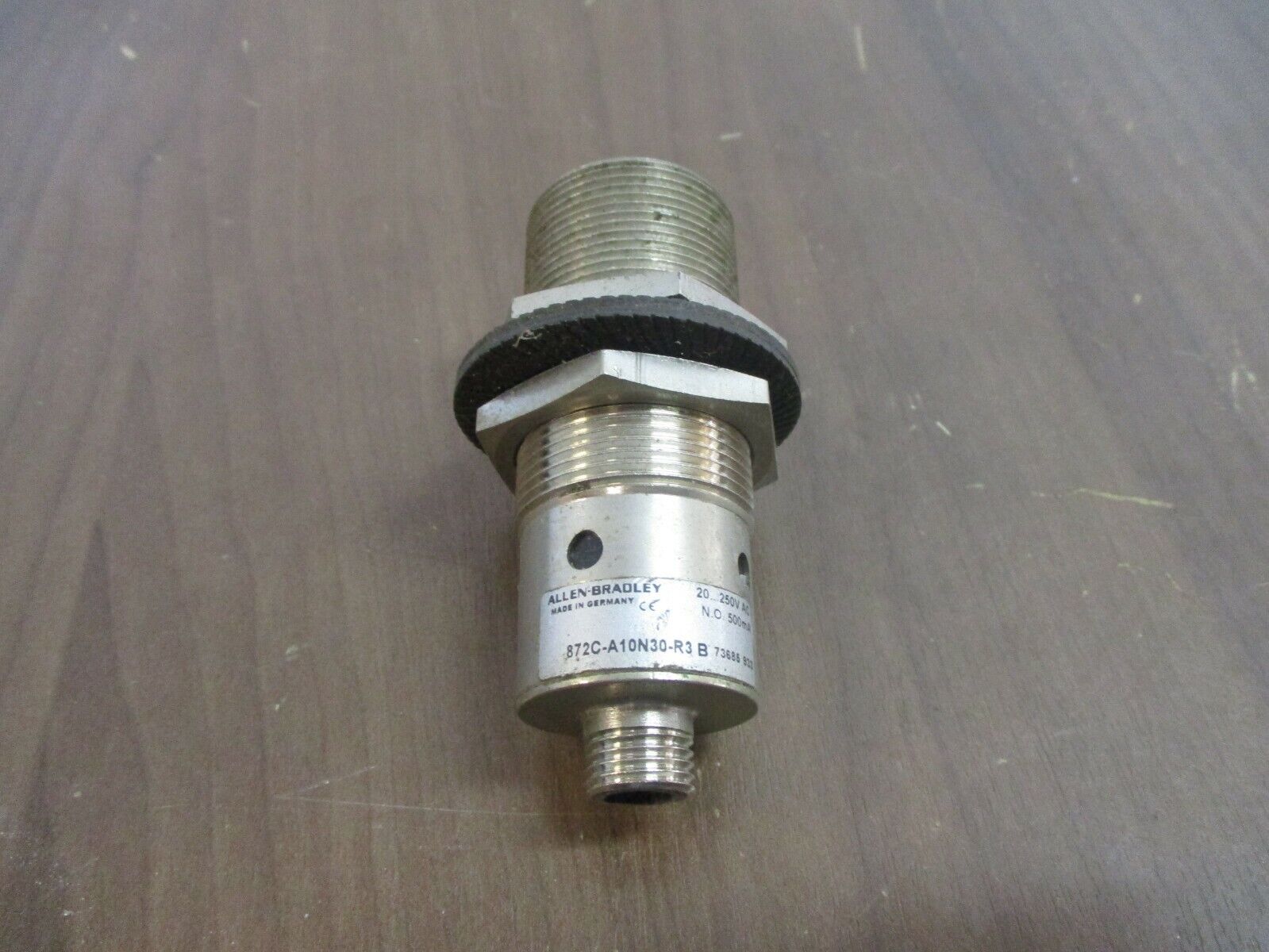 Allen-Bradley Inductive Proximity Sensor 872C-A10N30-R3 Ser. B 20-250VAC 500mA
