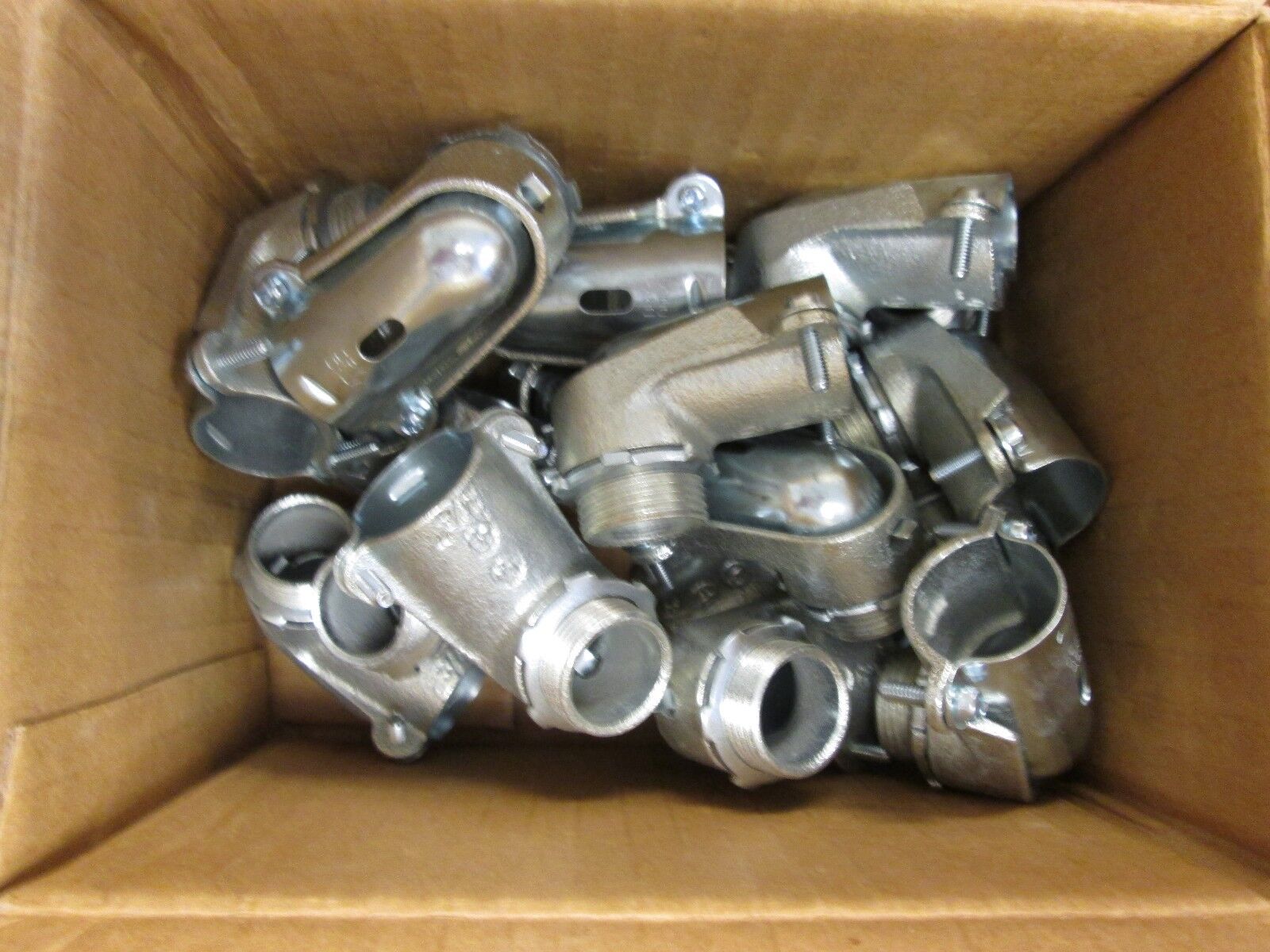 Misc brands 90 degree squeeze connector size 3/4" lot of 19 new surplus