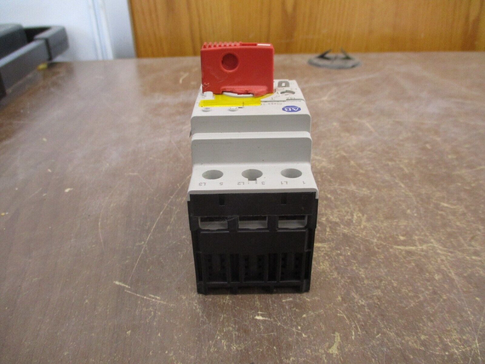 Allen-Bradley Manual Motor Protector 140M-C2E-C10 Trip : 6.3-10A *Broken Top*