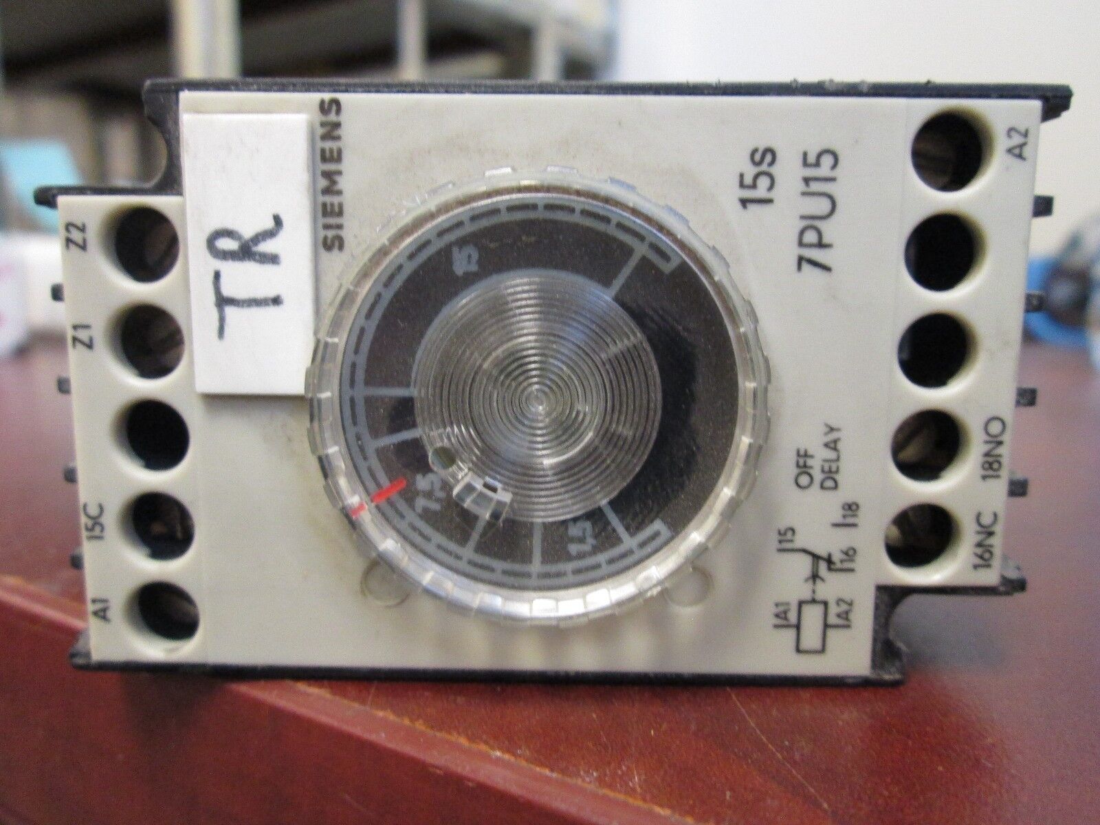 Siemens Timing Relay 7PU1540-8AK23 120-127VAC 50/60Hz 1.5-15sec Range Used