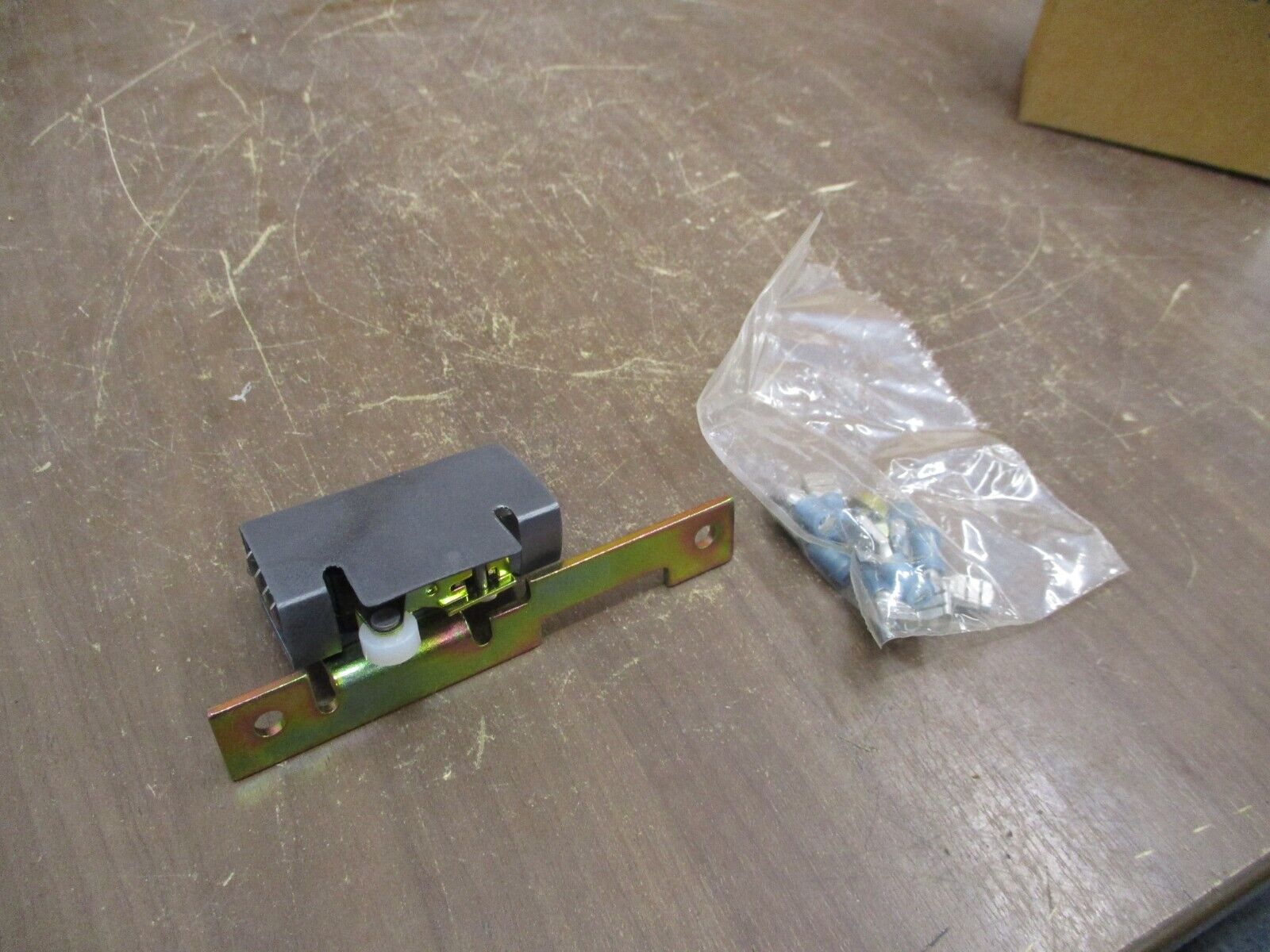 Siemens Auxiliary Switch HA261234 2 N.O.   2 N.C. 30-200A New Surplus