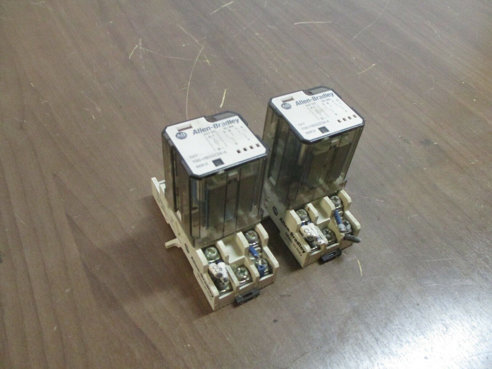 Allen-Bradley Relay 700-HB32Z24-4 Ser. D 24VDC w/ Base *Lot of 2* Used