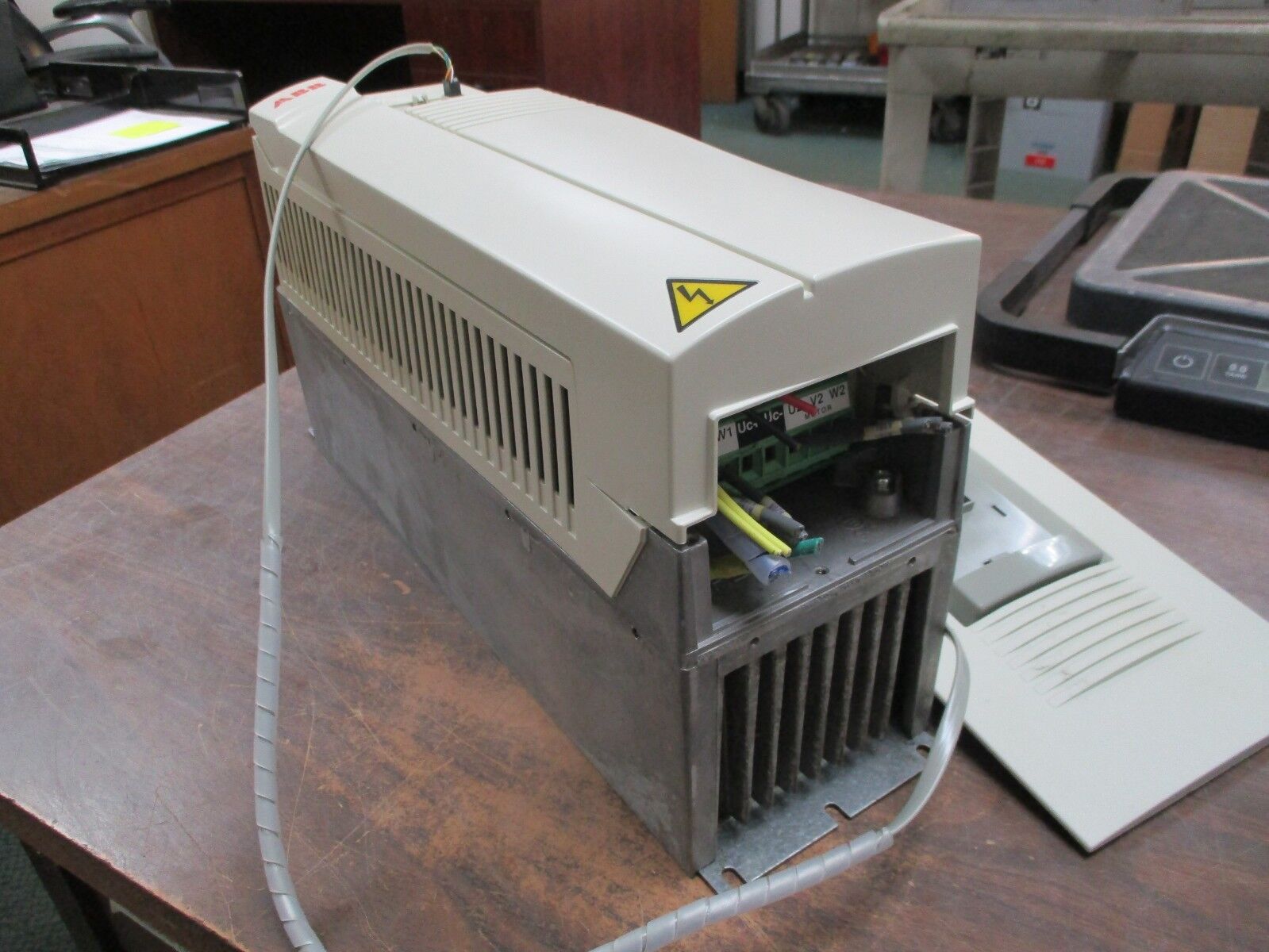 ABB ACH401 AC Drive ACH401C01132 15HP 3Ph w/ External Mount *No Keypad* Used