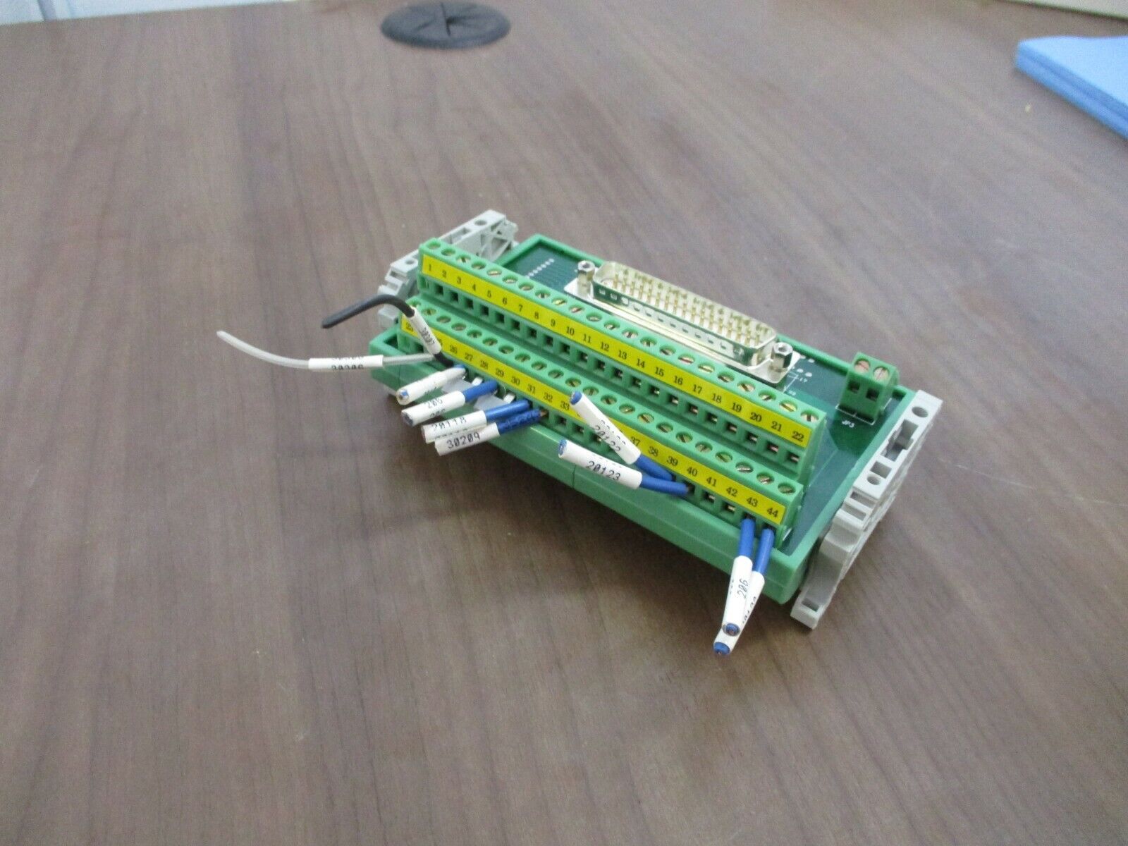 Allen-Bradley Interface Module 2090-U3BB-D44 Ser. B Used