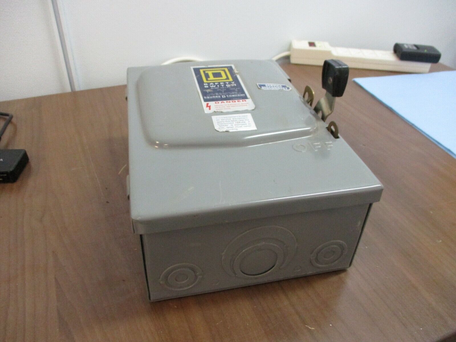 Square D Fusible Safety Switch/Disconnect D-322N 60A 240V Used