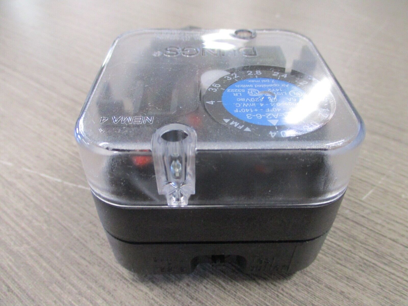 Dungs Pressure Switch 266934 AA-A2-6-3 New Surplus