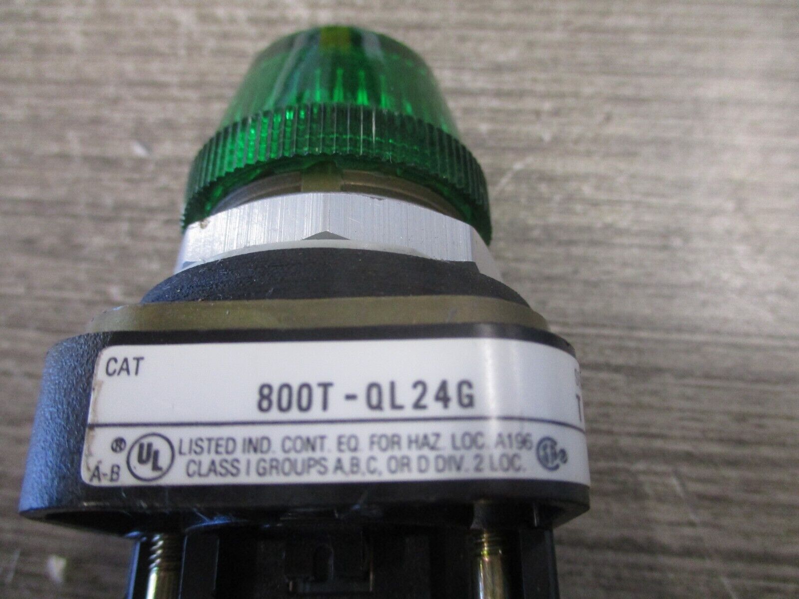 Allen-Bradley Pilot Light 800T-QL24G Ser. T Green 24V AC/DC Type 4,13 Used