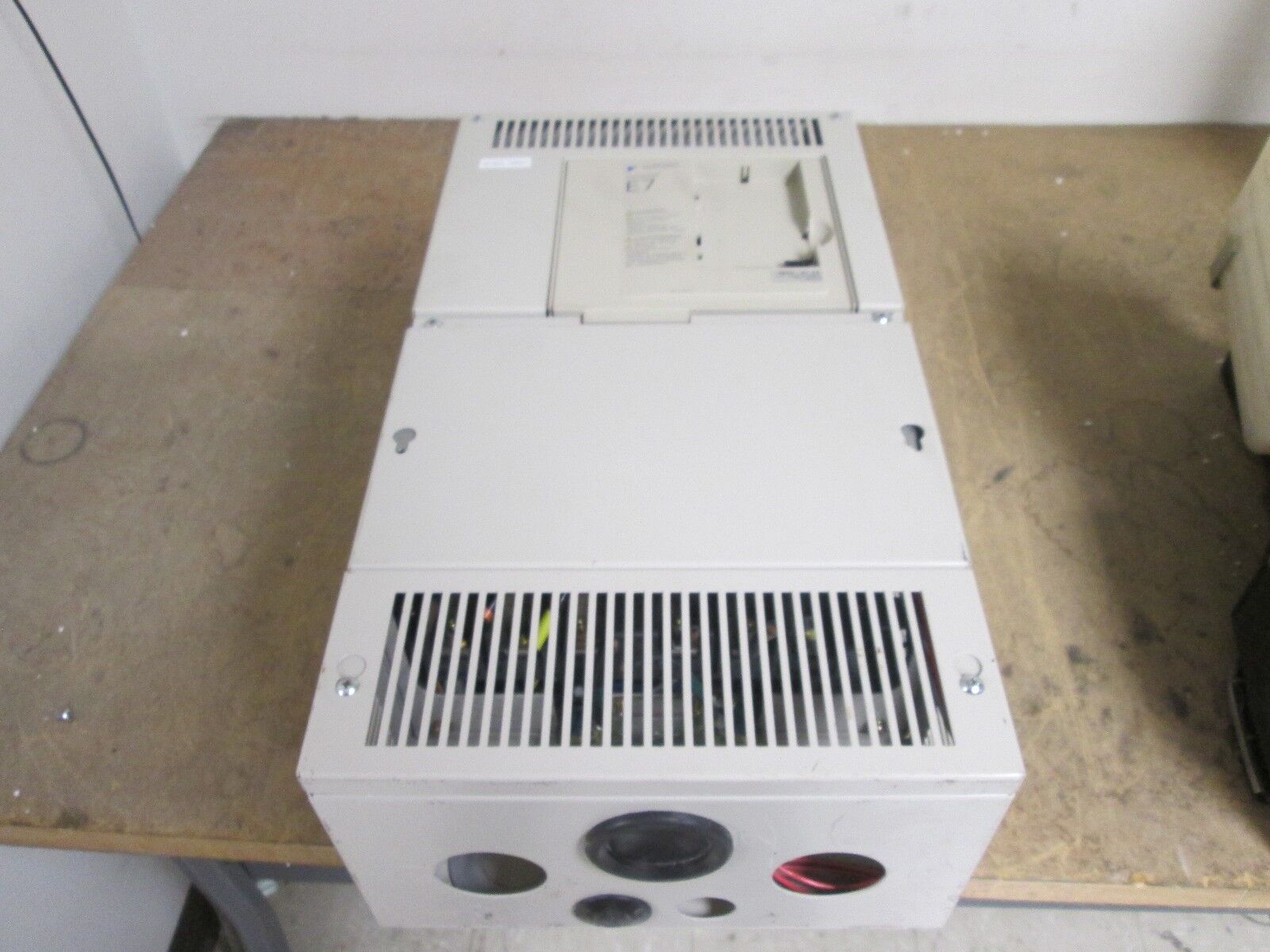 Yaskawa E7 AC Drive CIMR-E7U4030 50HP 3Ph In: 380-480V Out: 0-480V 67.2A Used