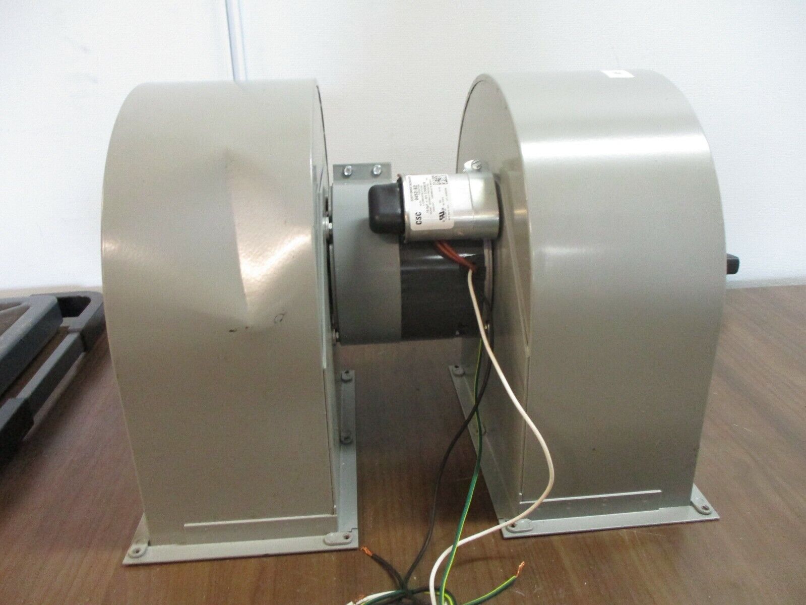Kooltronic Dual Blower KBB67-67-103*5 Rev. 5 115V 50/60Hz *Dented* Used