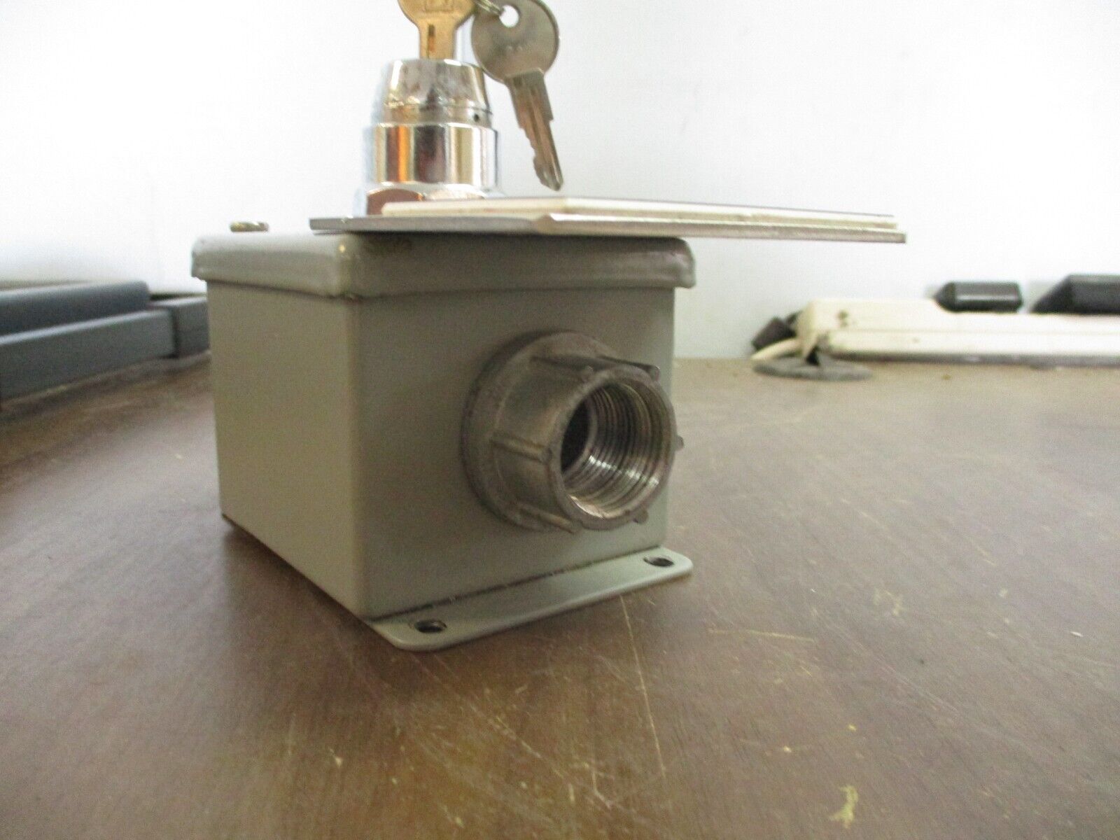 Square D Keyed Selector Switch 9001 KA1 Ser. K *Missing (1) Cover Screw* Used