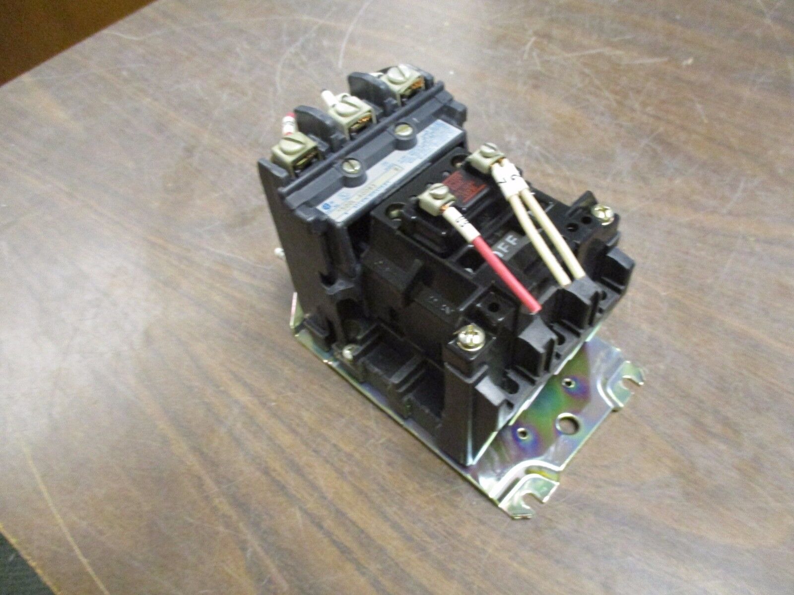 Allen-Bradley Lighting Contactor 500L-A0D93 115-120V Coil 15/20A Used