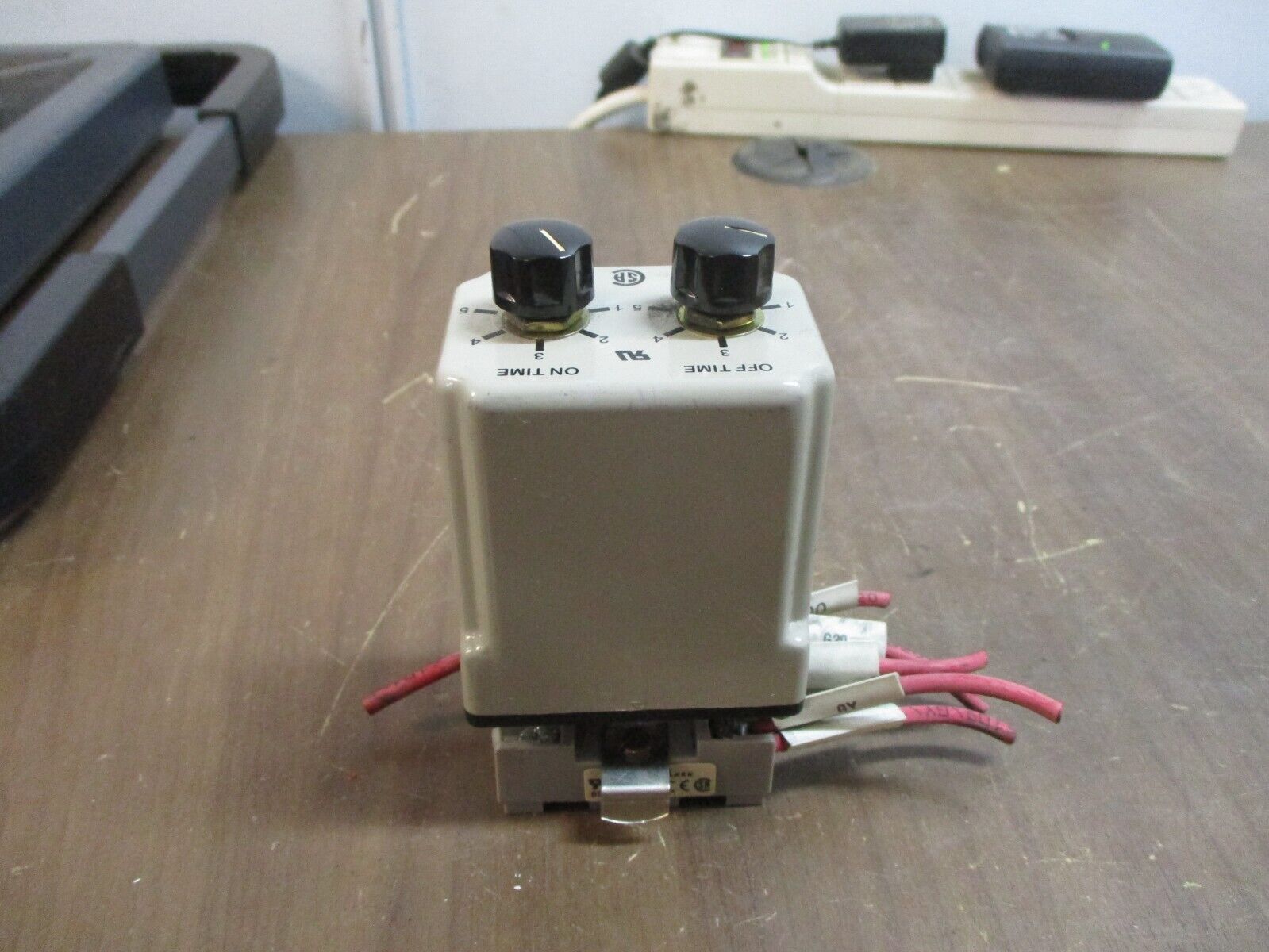 Time Mark Signaline Recycle Timer Relay 338-120V-10S w/ Base Used