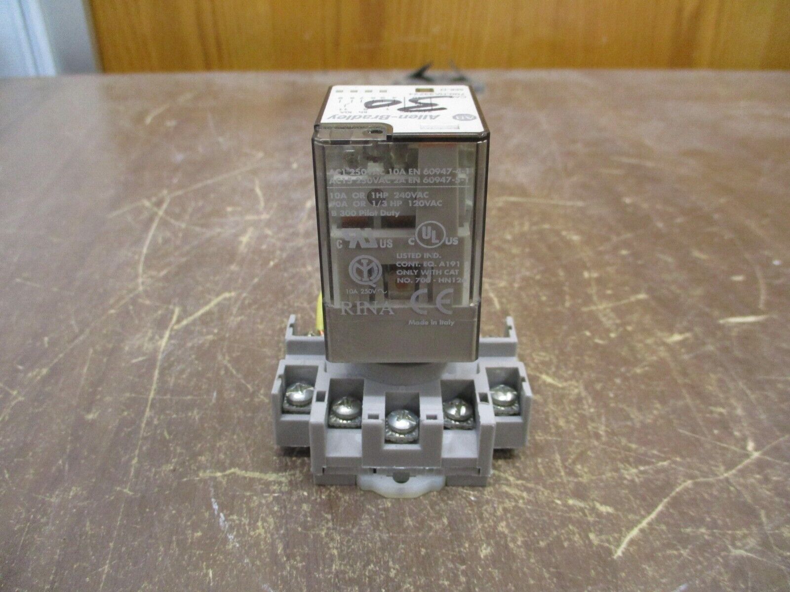 Allen-Bradley Relay 700-HA33Z24 24VDC Coil w/ Base Used