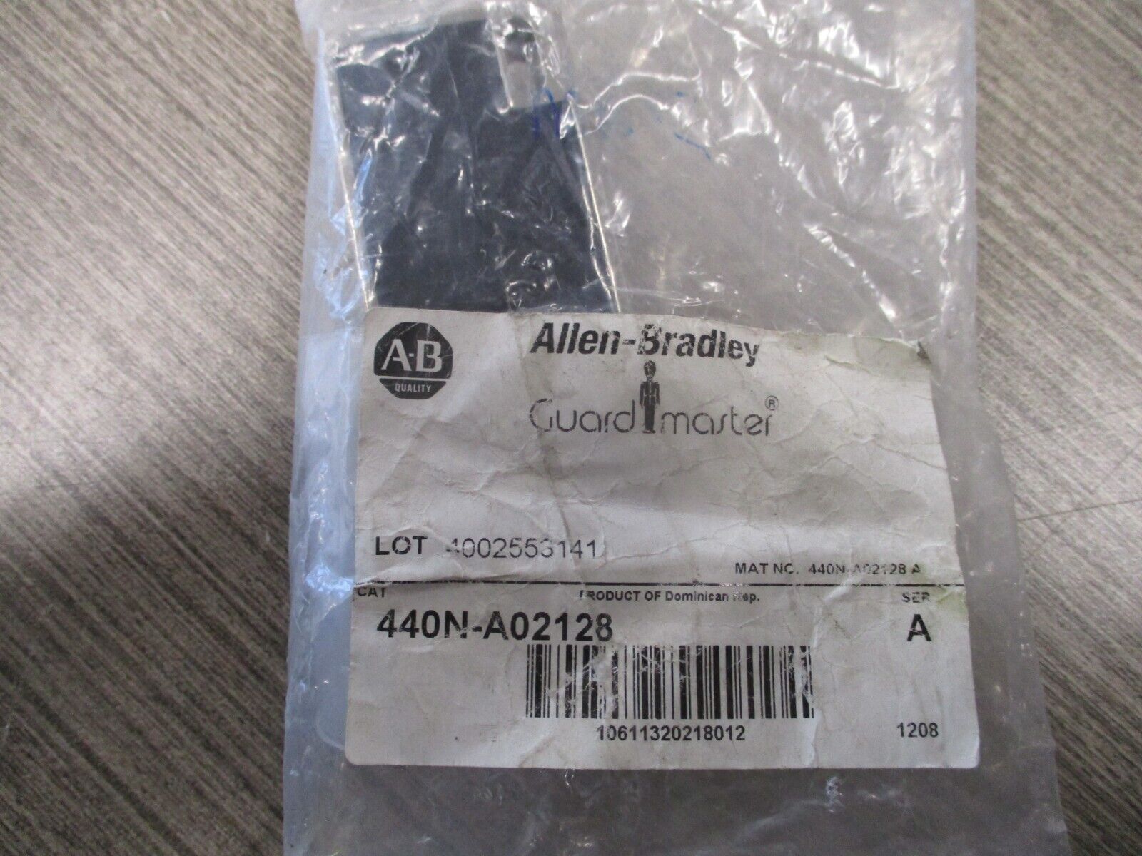 Allen-Bradley GuardMaster GD2 Actuator 440N-A02128 Ser. A New Surplus