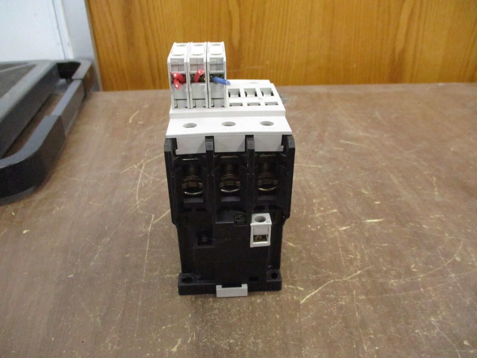 GE Contactor CL07A300M 120V Coil 100A 600V w/ (3) Aux Contact *Broken Casing*