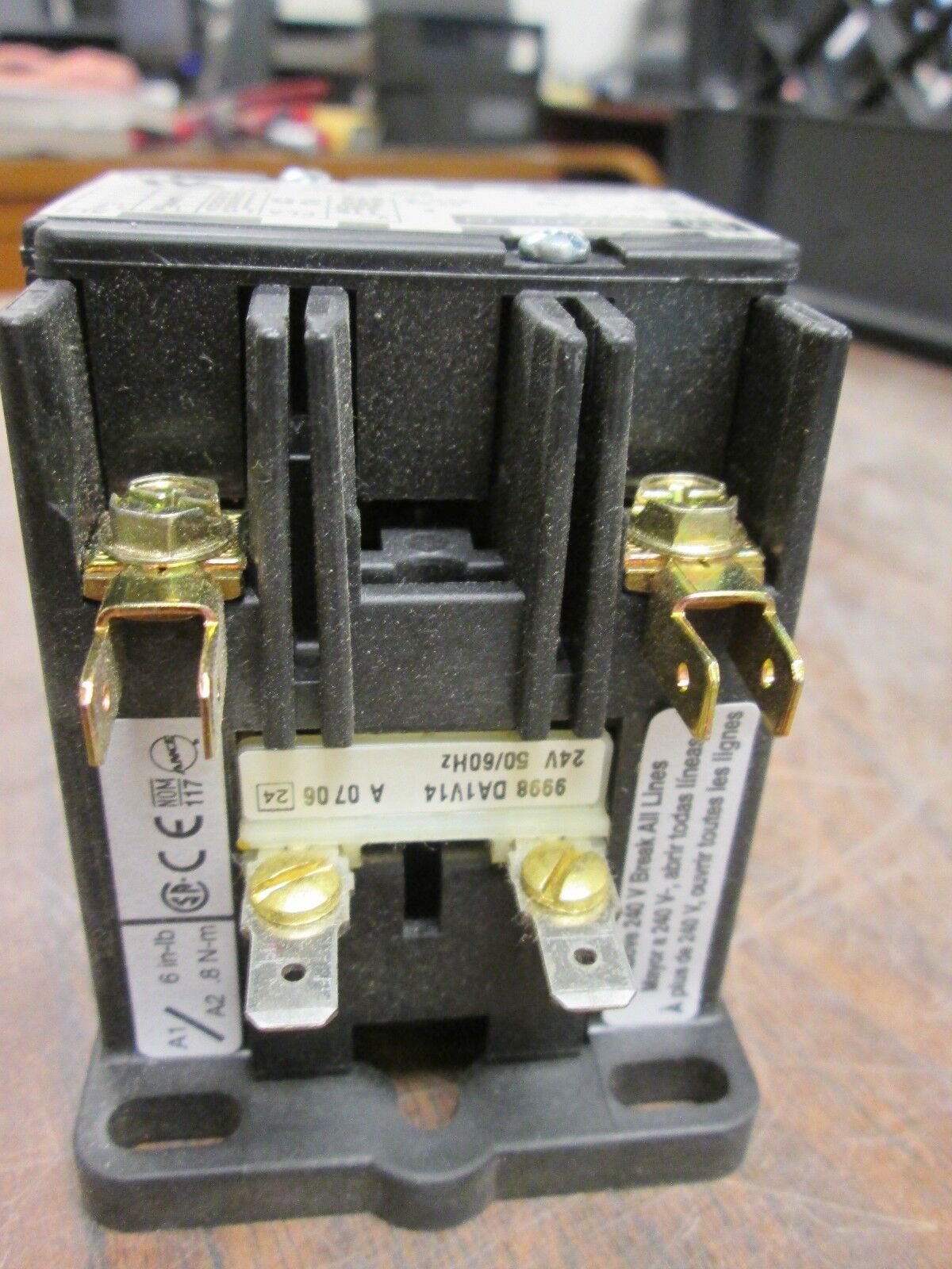 Square D Contactor 8910DPA22V14 2-Pole 24V Coil 600V 35A New Surplus