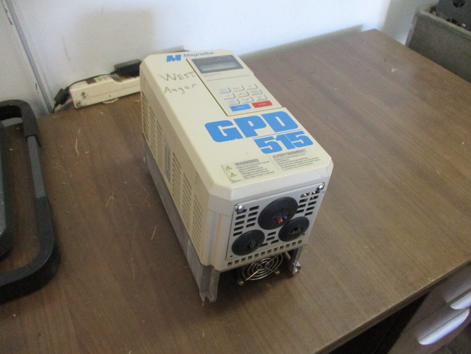 Magnetek GPD515 AC Drive GPD515C-B008 5HP 3Ph w/ Keypad *Bent Bottom* Used