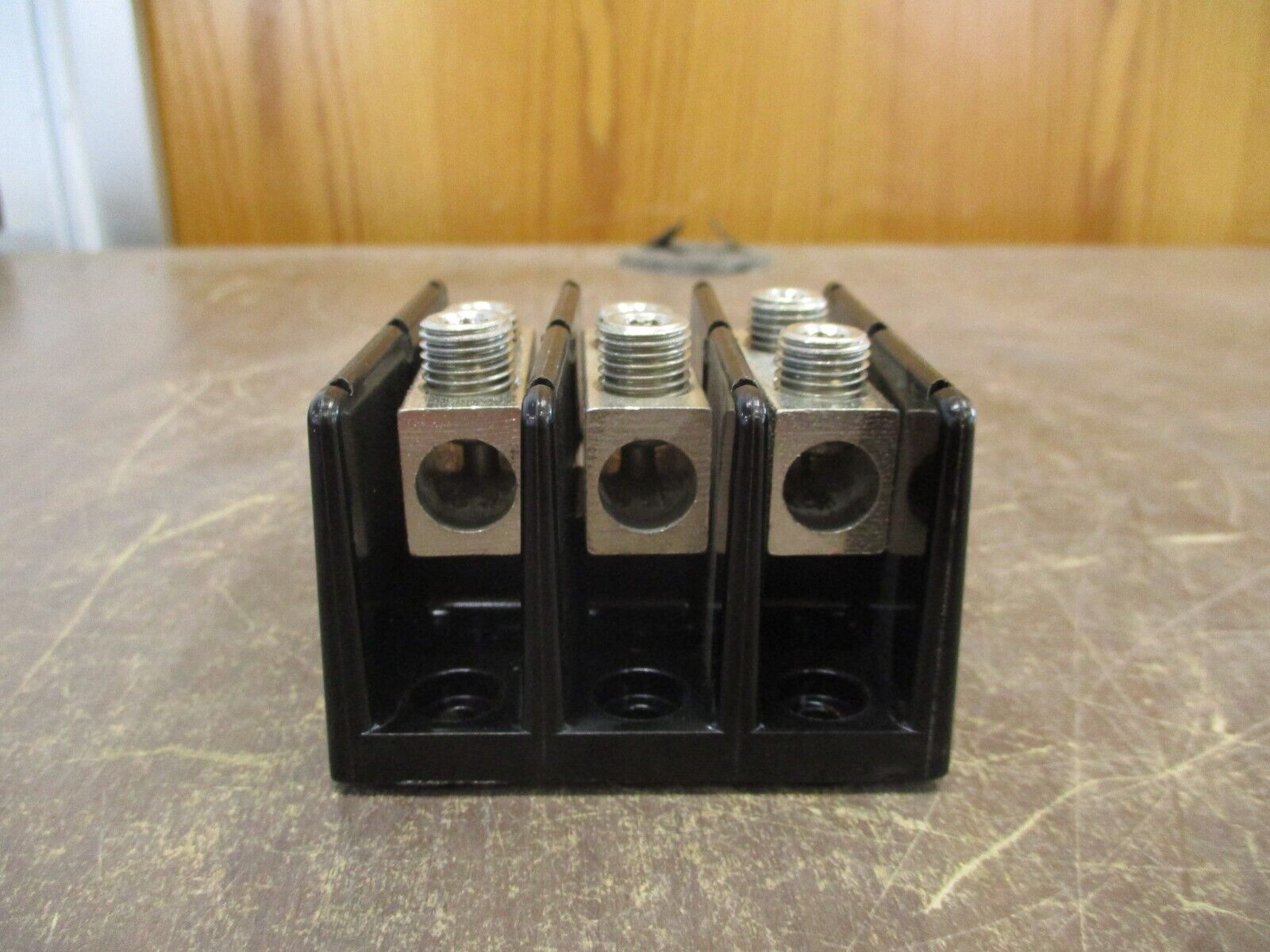 Buss Power Distribution Block 16204-3 175A 600V 3P Line (1): 2/0-8, 10-14 Used
