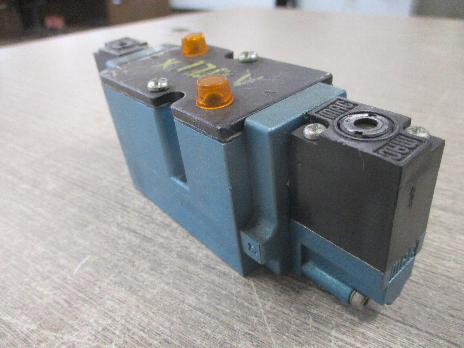 MAC Solenoid Valve 82A-BC-000-TM-DAAE-3DA Used