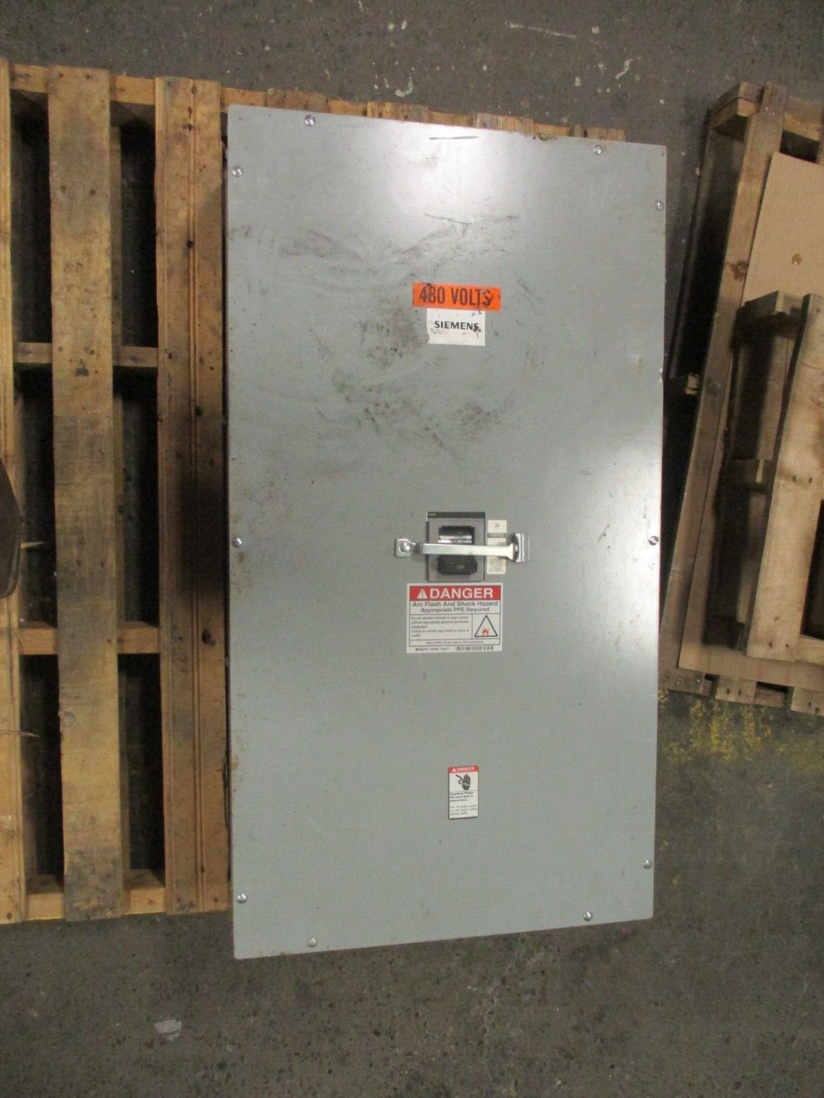 Siemens Enclosed Circuit Breaker HJD63F400 225A 600V 3P