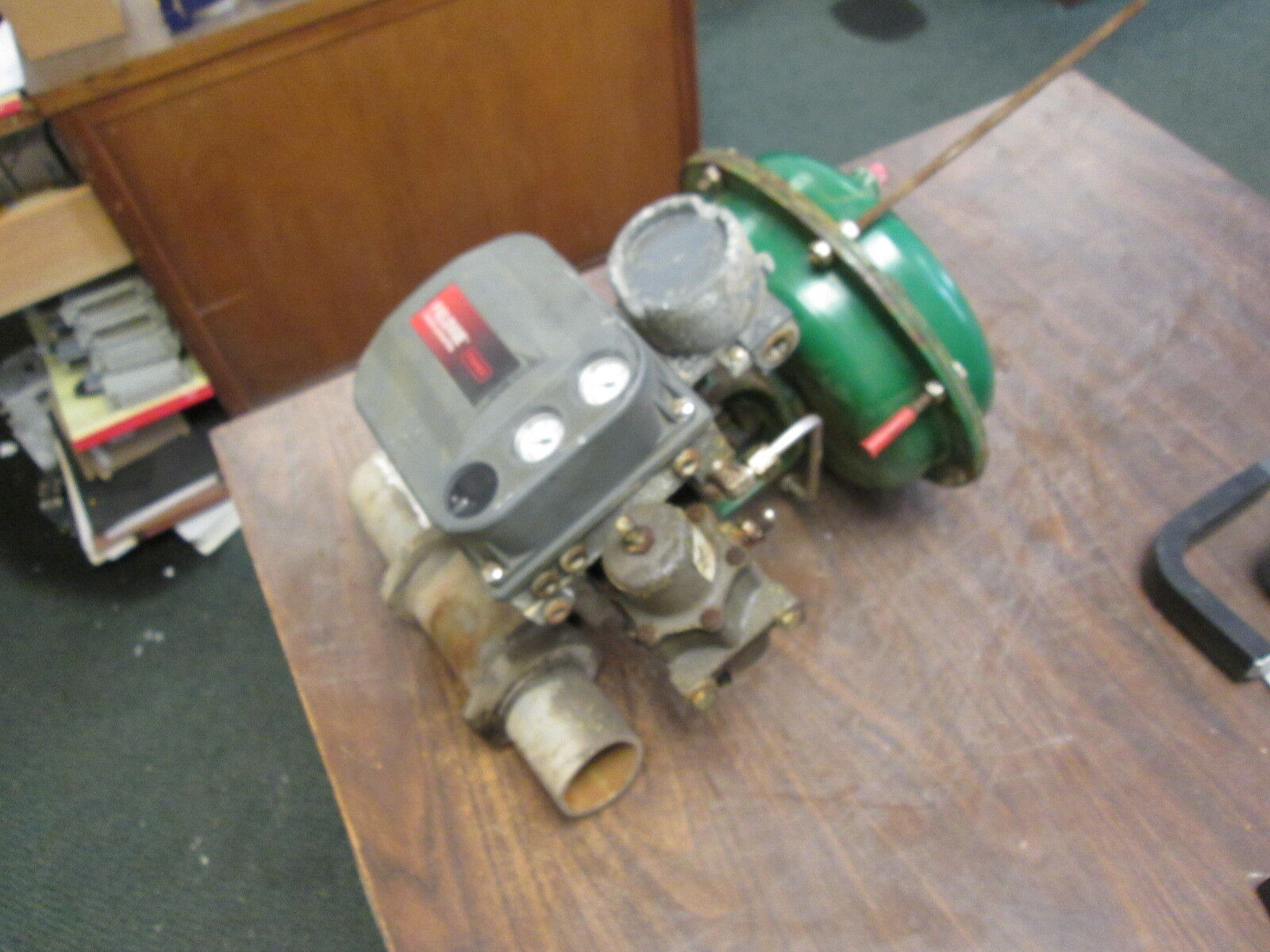 Baumann Control Valve w/ Positioner 24588S Body Size: NPS Body Rating:Ch300 Used