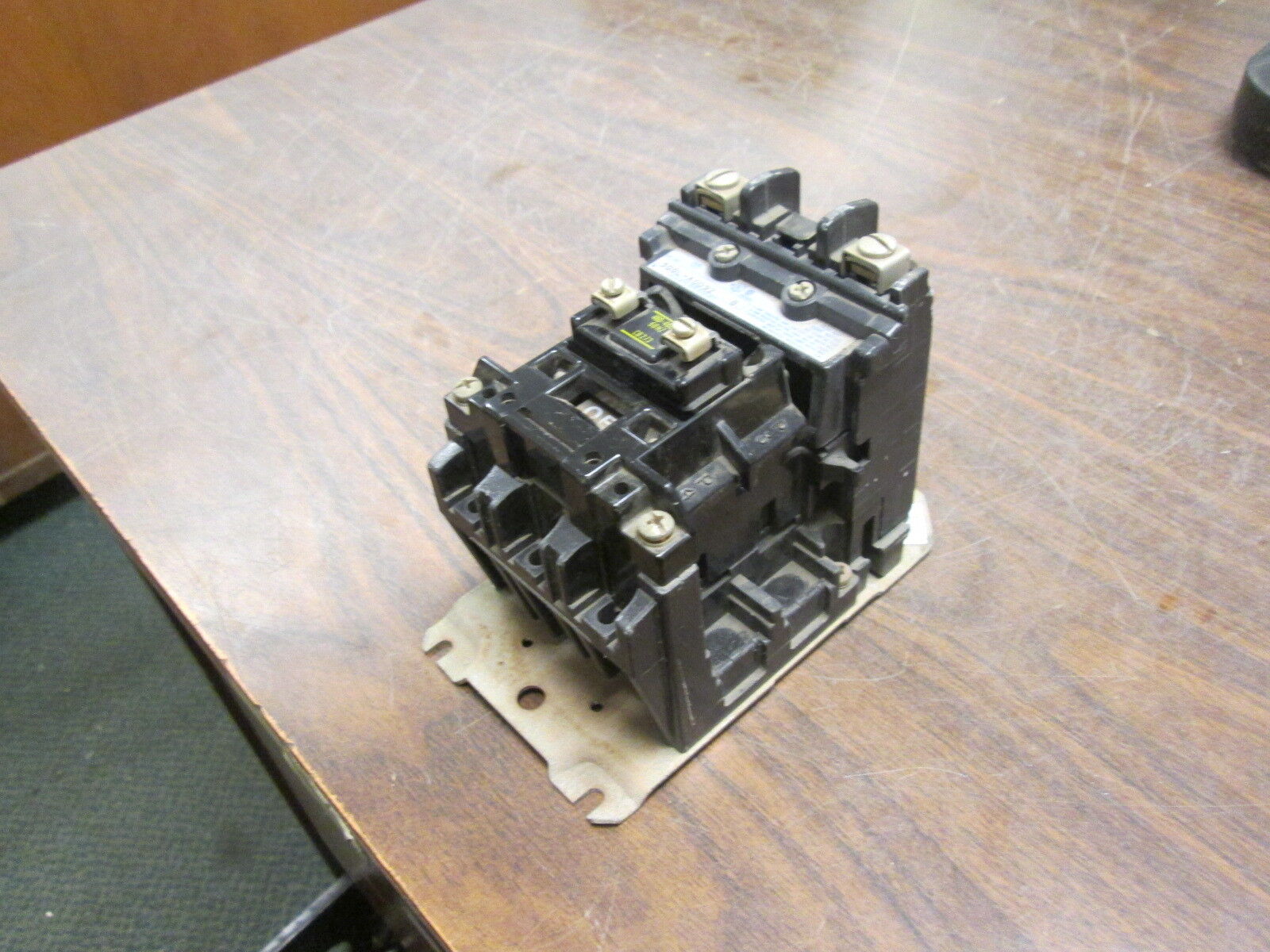 Allen-Bradley Contactor 500L-A0D92 15/20A 460-480V Coil Used