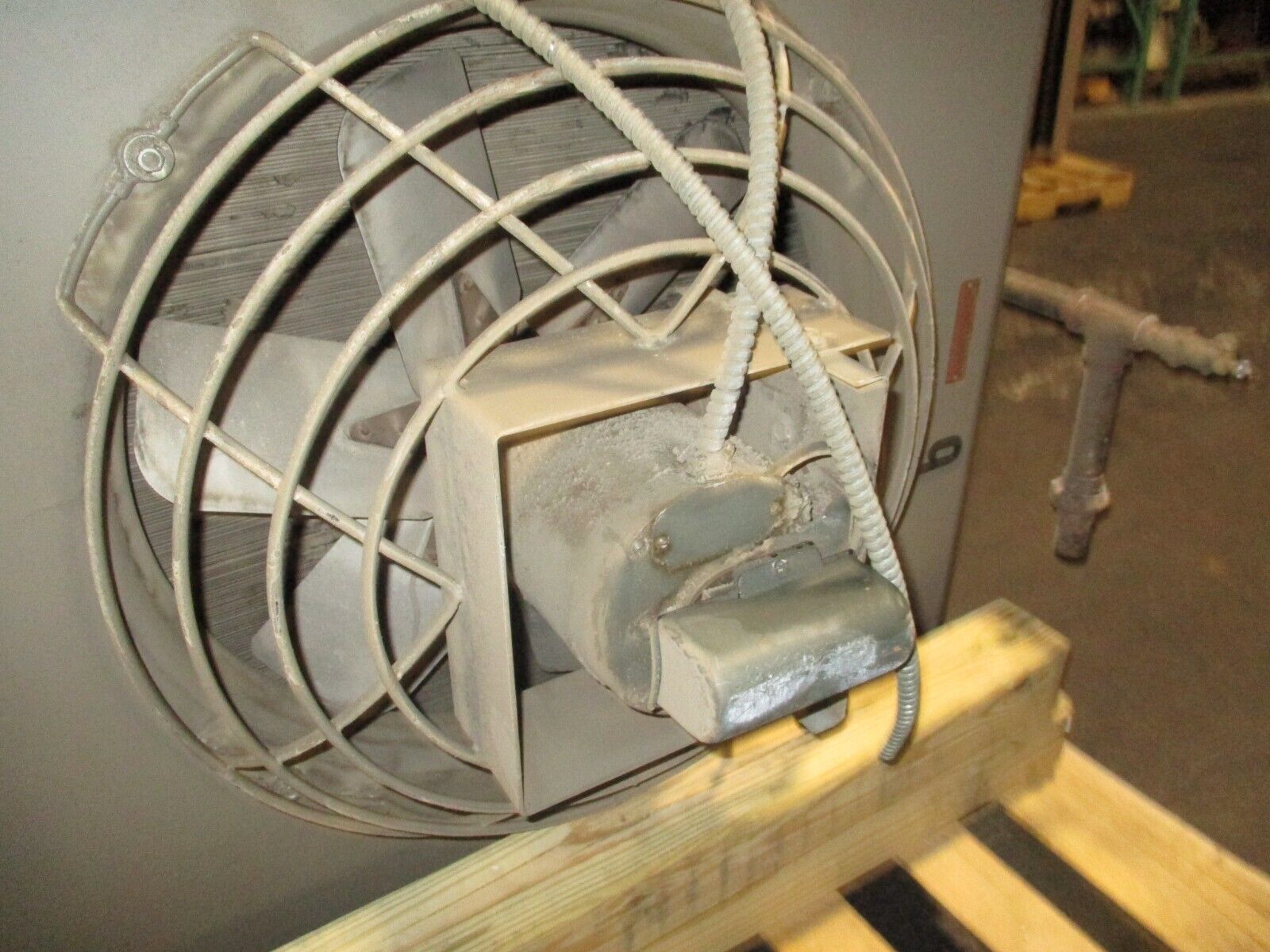 Modine Steam Heater 1110 1H14252D *Missing (1) Vent Fin* Used