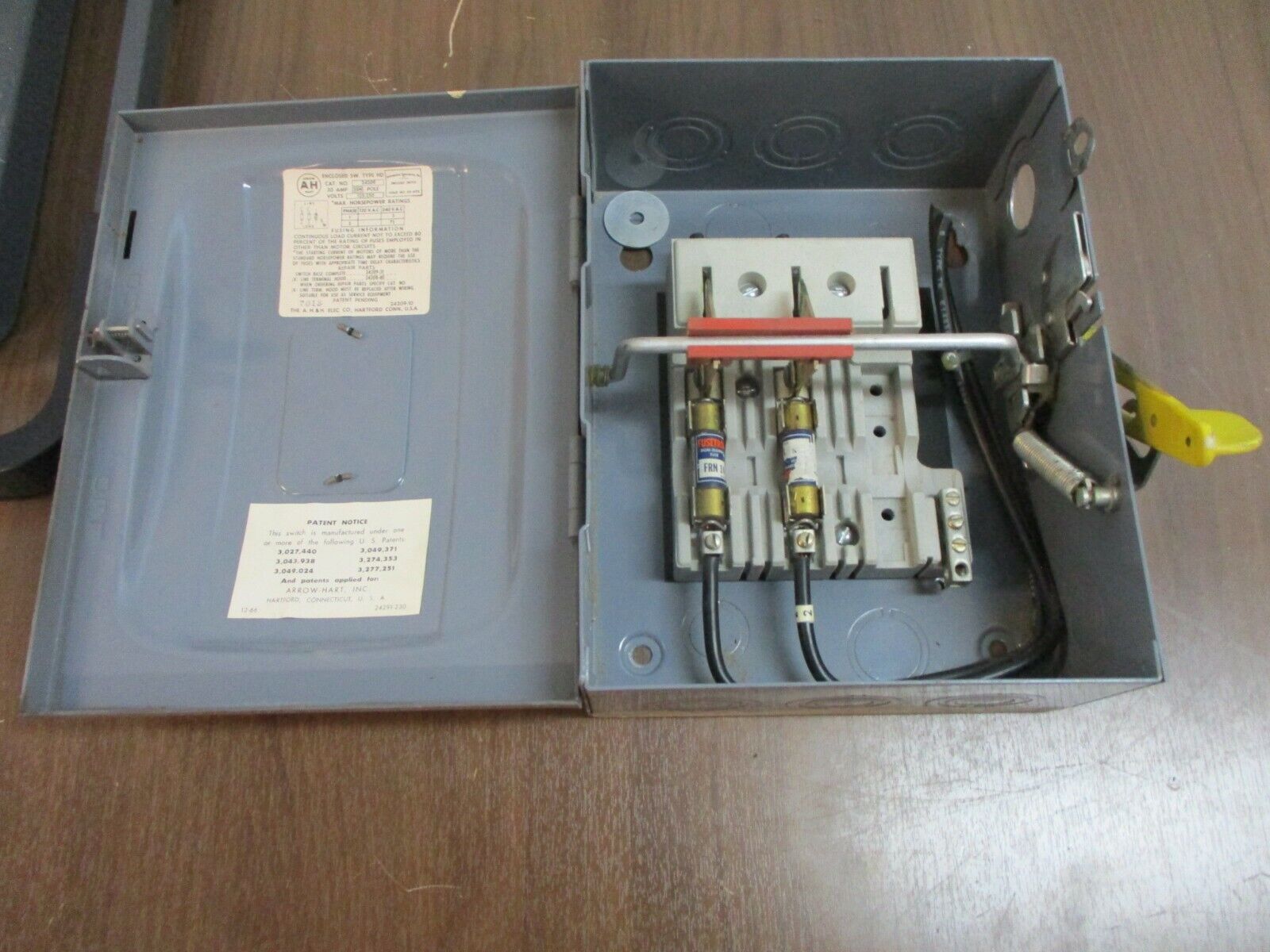 Arrow Hart Fusible Safety Switch/Disconnect 24209 30A 125-250V 2P Used