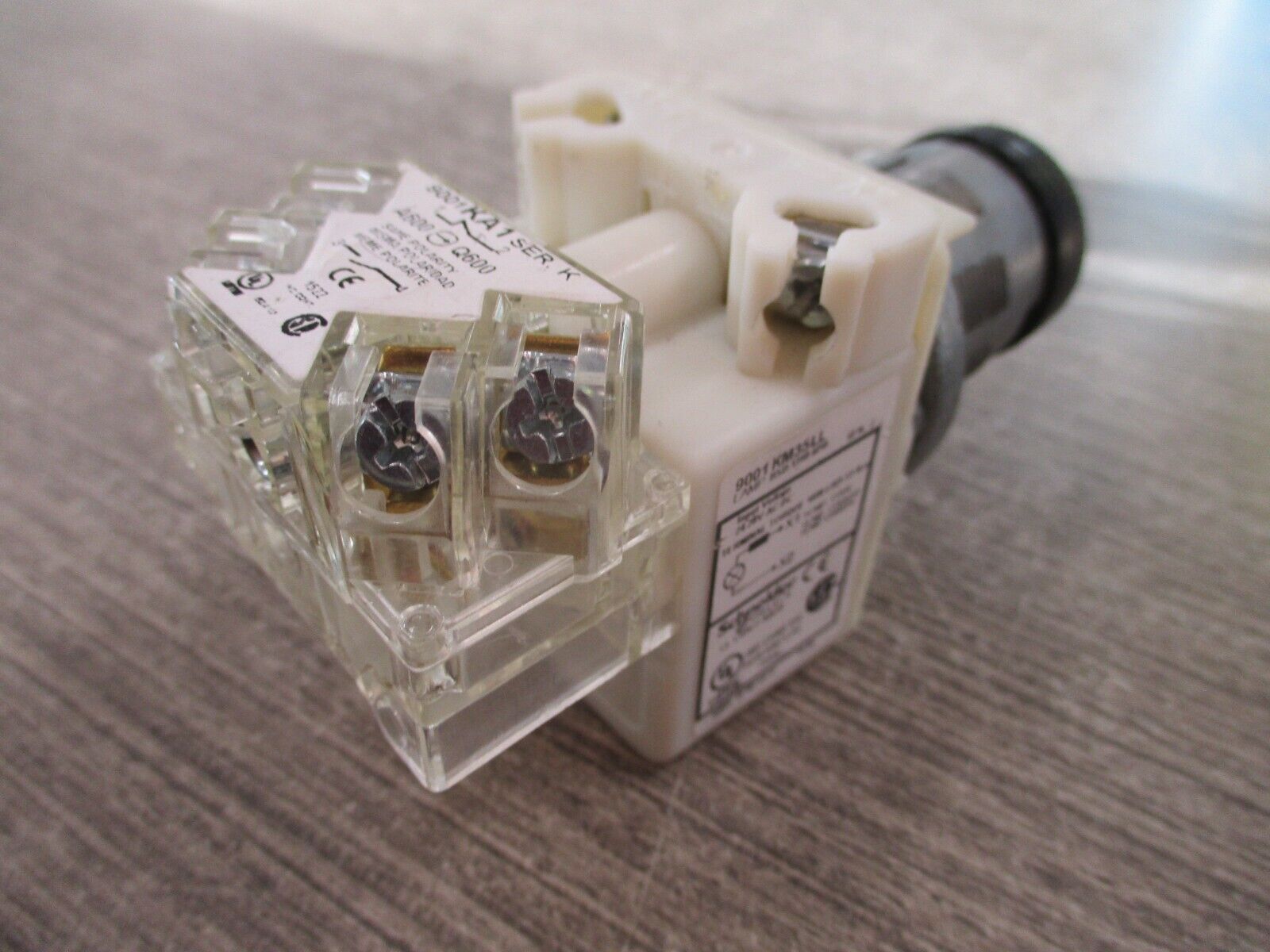 Schneider Electric Illuminated Selector Switch 9001 KM35LL Ser. J Blue Used