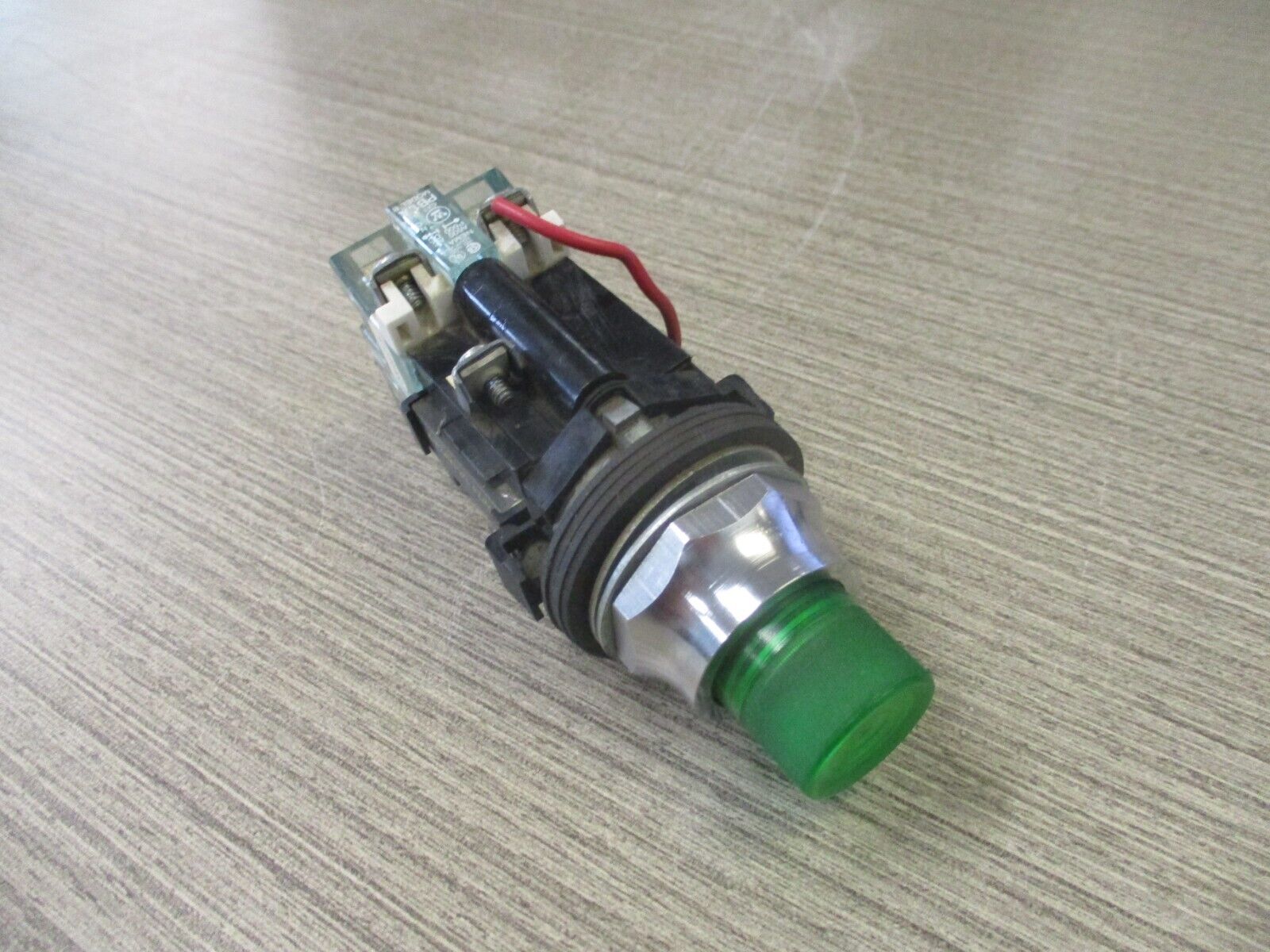 Westinghouse Illuminated Push Button PB1T3P 480V 50/60HZ Green Used.