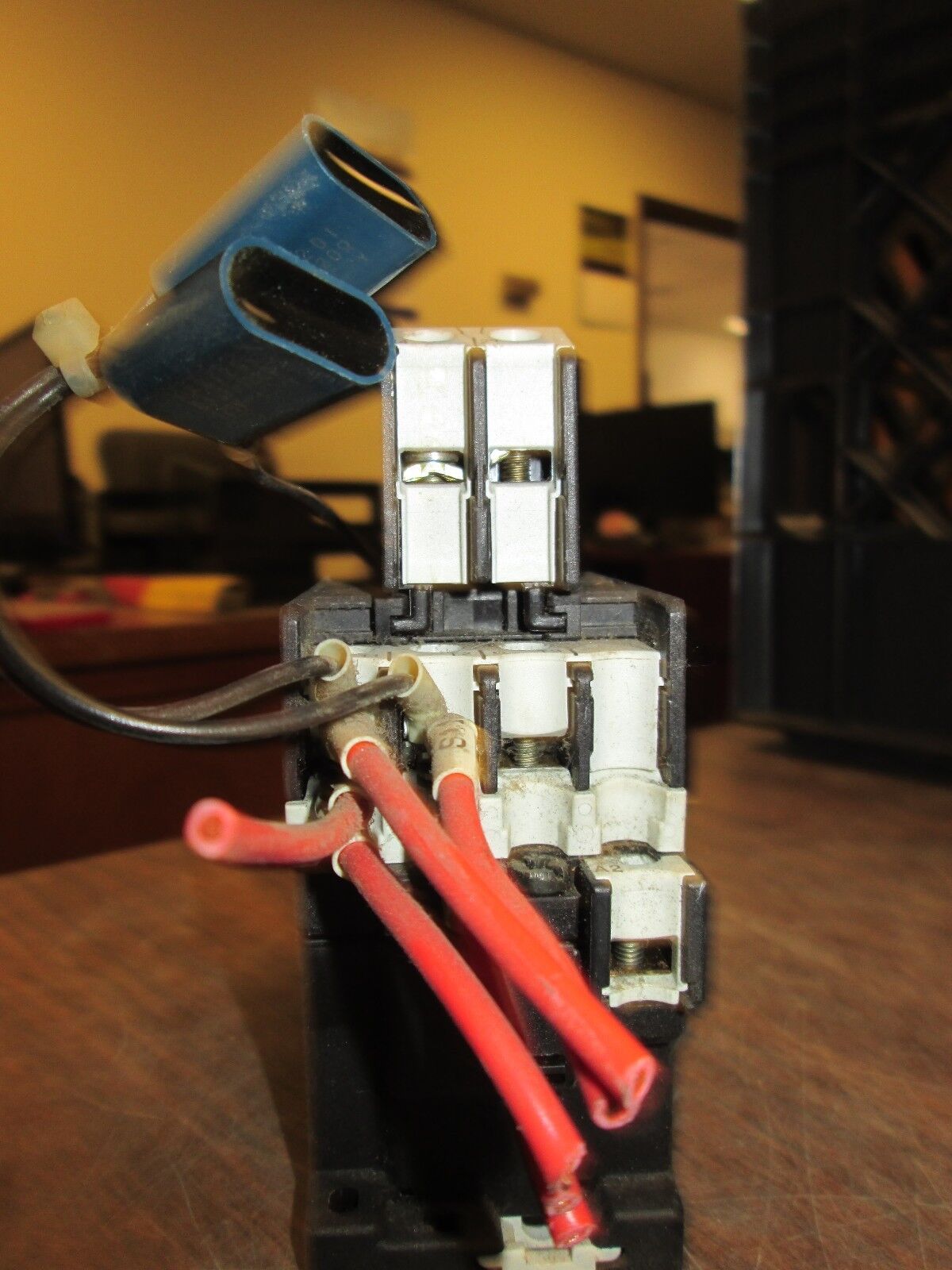 Klockner Moeller Contactor w Aux Contact Block DIL00M 11 DIL M 100/110Vcoil Used