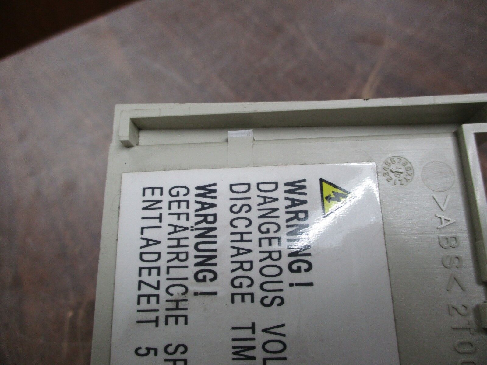 Moeller AC Drive DF5-322-018 0.18KW/0.25HP *Broken Cover Clamp* Used