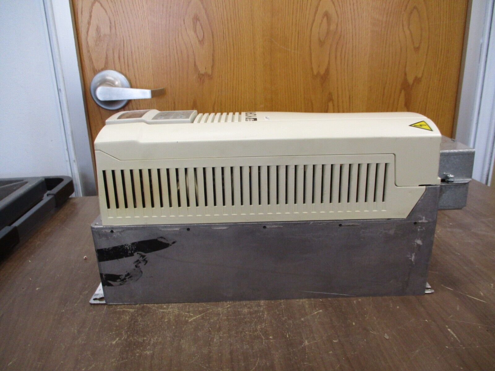 York AC Drive AYK401601132 15HP 3Ph w/ Keypad *Broken Cover & Keypad Mount* Used