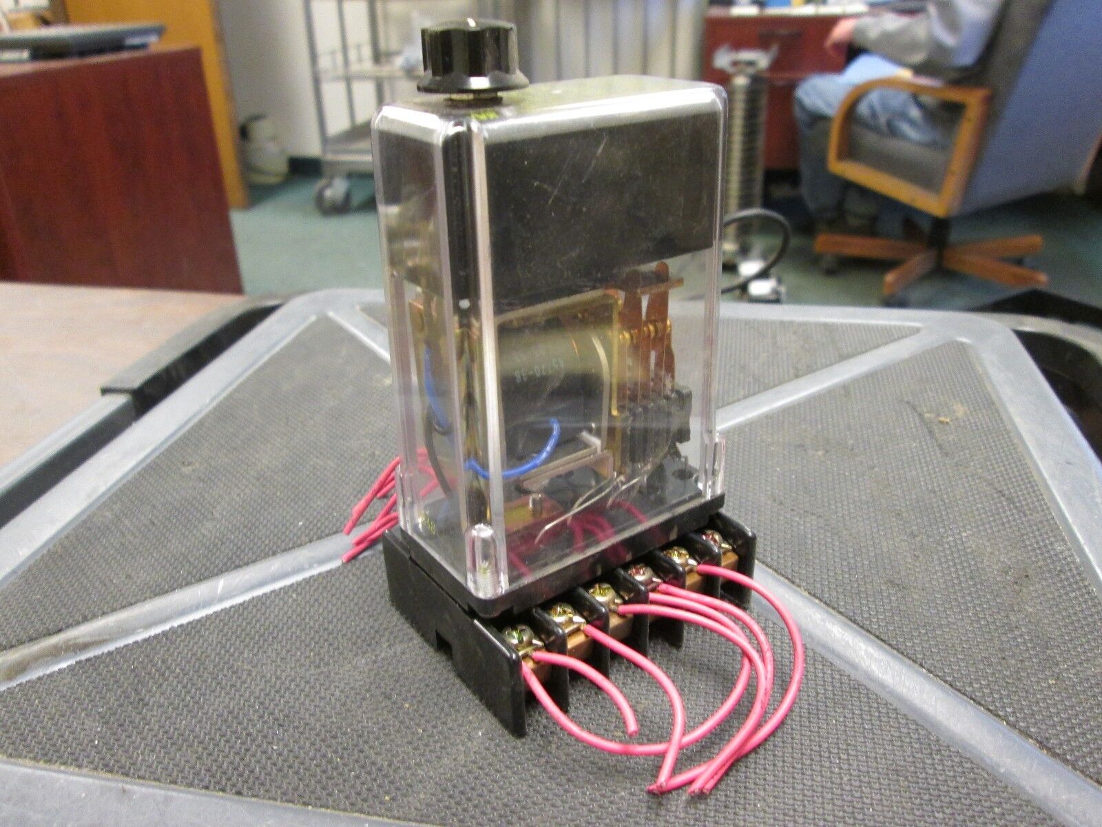 Struthers-Dunn  Delay-On Operate Relay  246BBXP-010  1 to 10 Sec.  120V  50/60Hz
