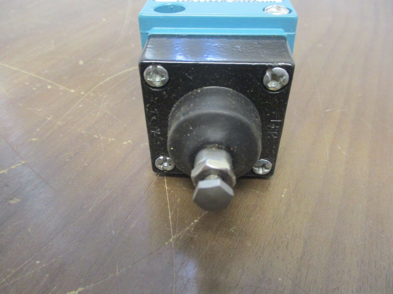 Micro Switch Limit Switch LSV6B 10A 600V Used