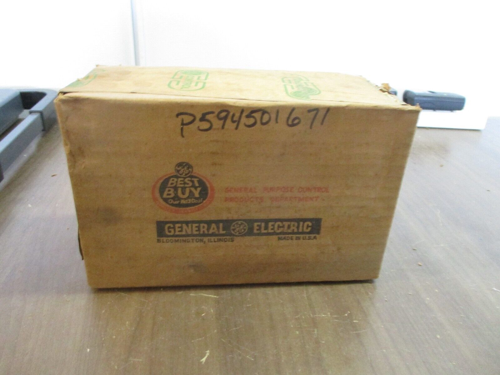 GE Machine Tool Relay CR2810A15DE22 120V Coil 10A 600V New Surplus