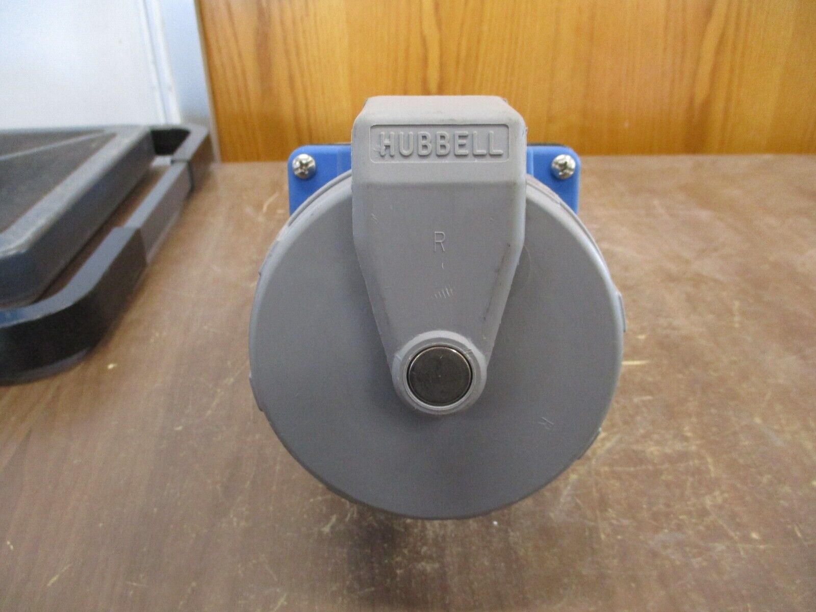 Hubbell Receptacle w/ Base 460R9W 60A 250V *Missing (1) Screws* Used