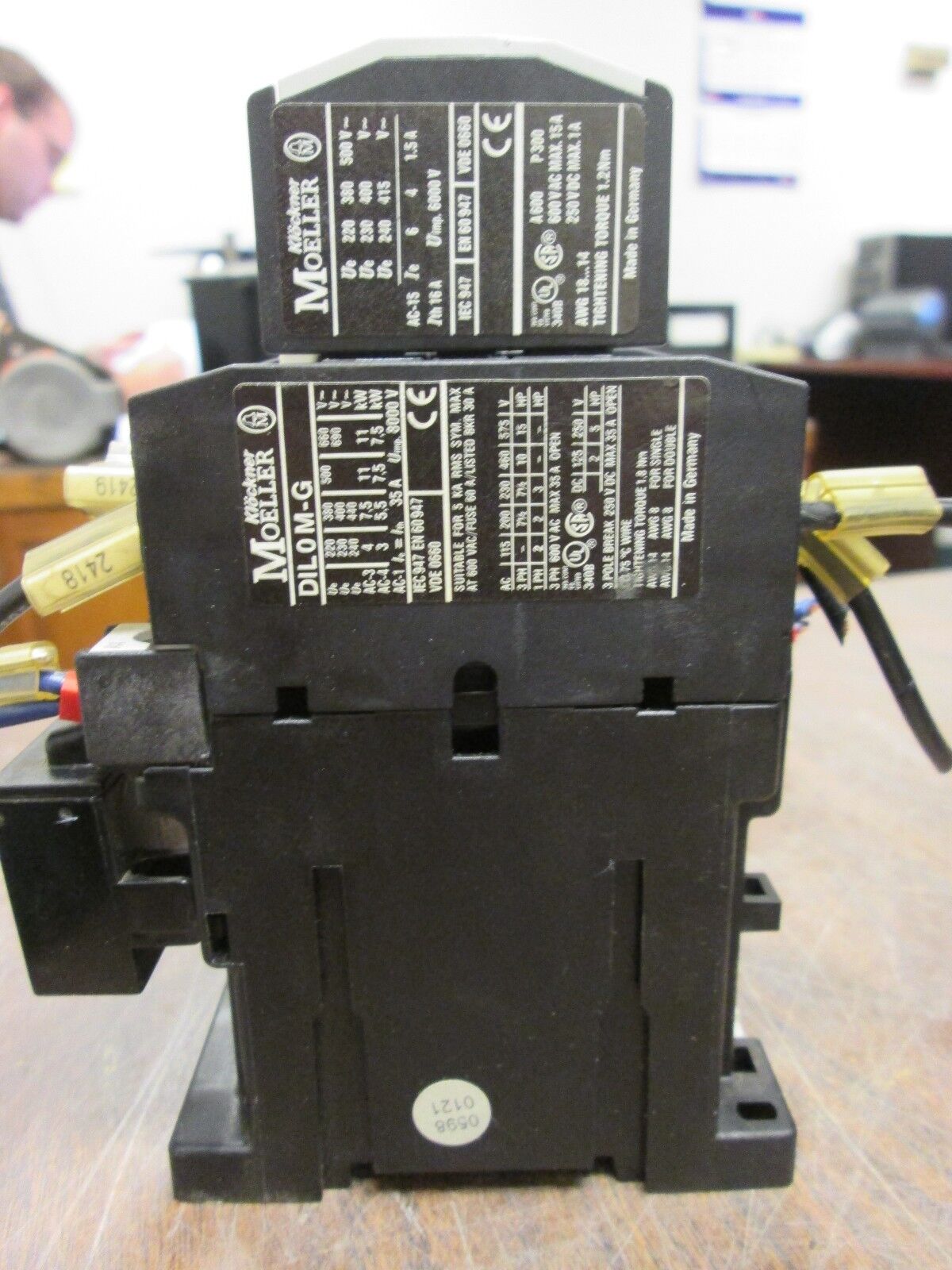 Klockner Moeller Contactor w/ Aux Contact Block DIL0M-G 24VDC Coil 35A 600V Used